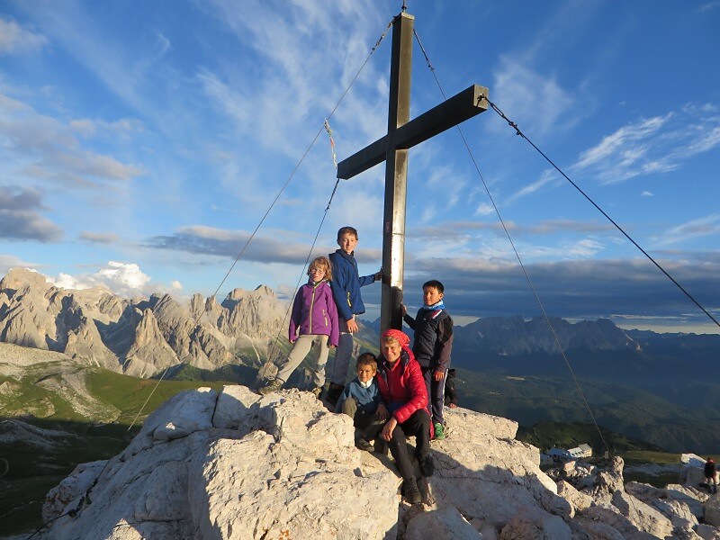 Am Gipfelkreuz des Schlern