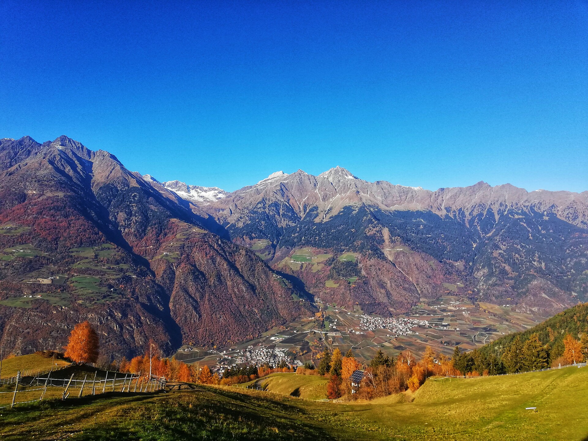 Vista verso Parcines e parco Naturale Gruppo Di Tessa