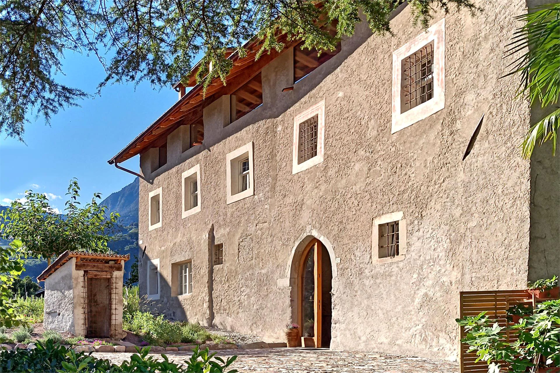 St. Vigilius modern historic apartments Nals 16 suedtirol.info