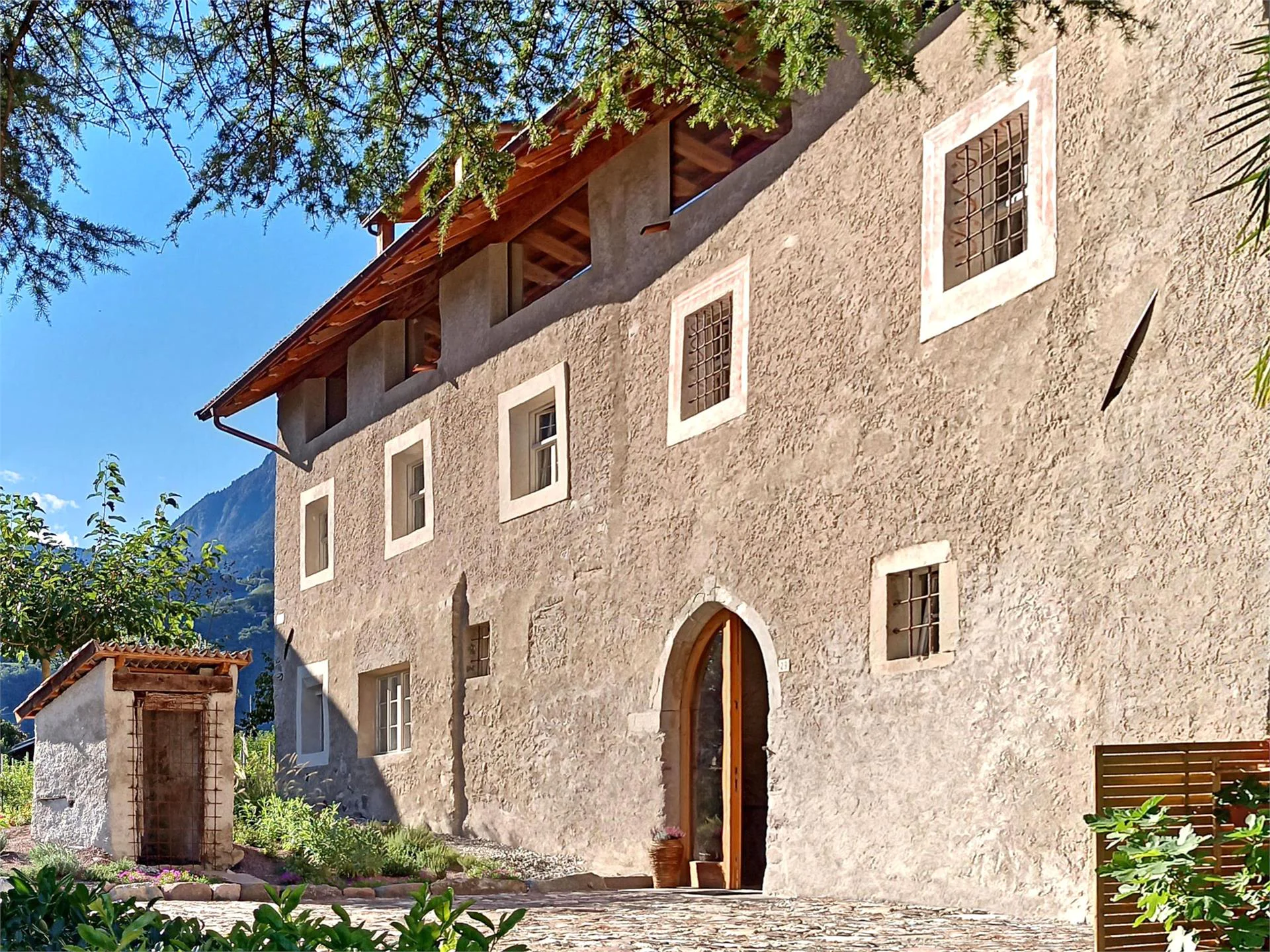 St. Vigilius modern historic apartments Nals 1 suedtirol.info