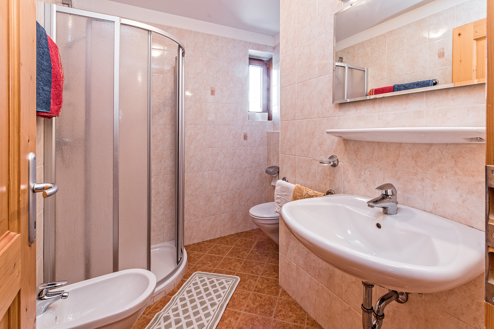 Schöneggerhof Olang doccia/WC/Kronplatz/Dolomiten/Ferienwohnungen/Hofurlaub/Südtirol/Pustertal