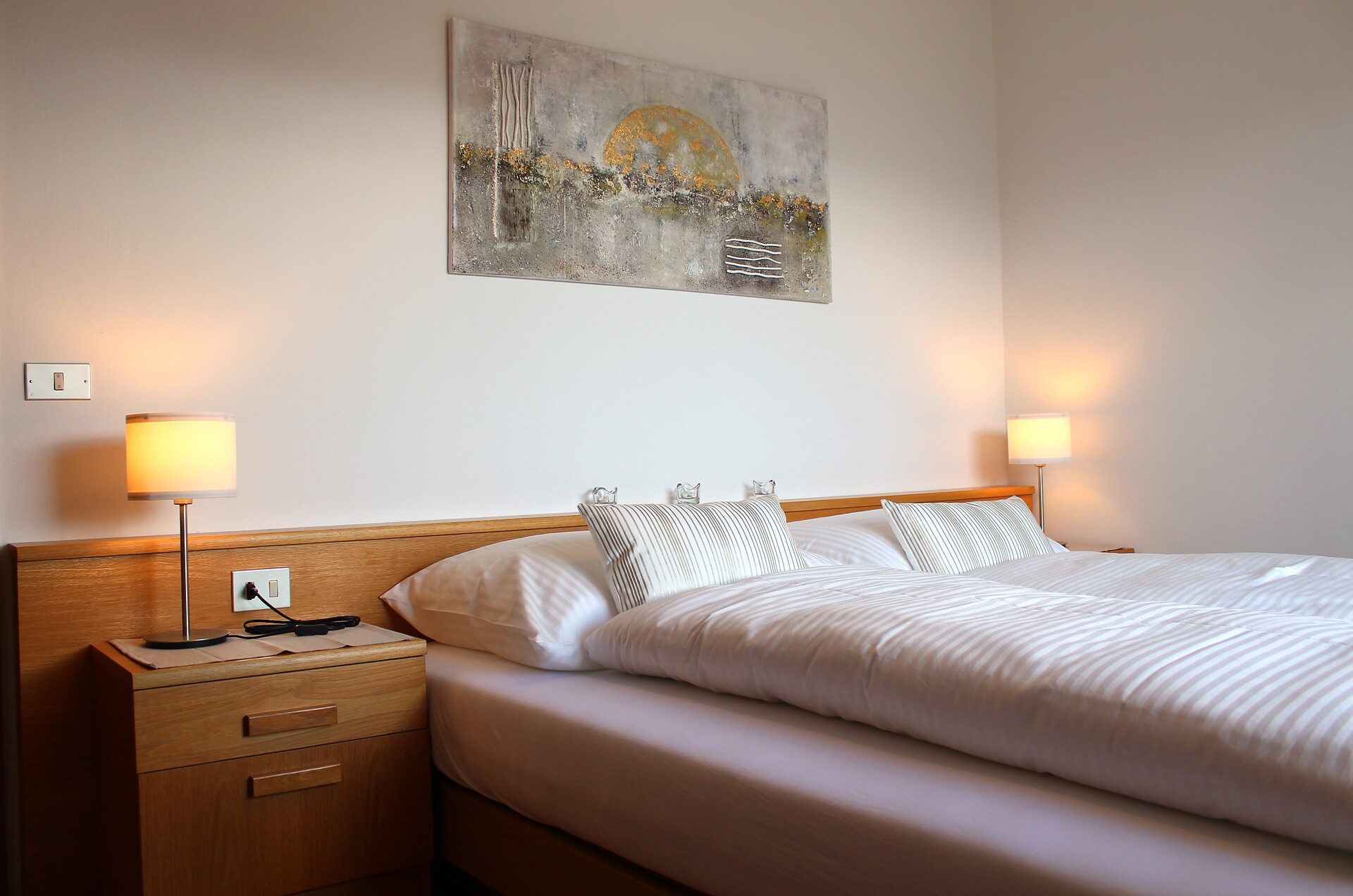 stanza con letto matrimoniale