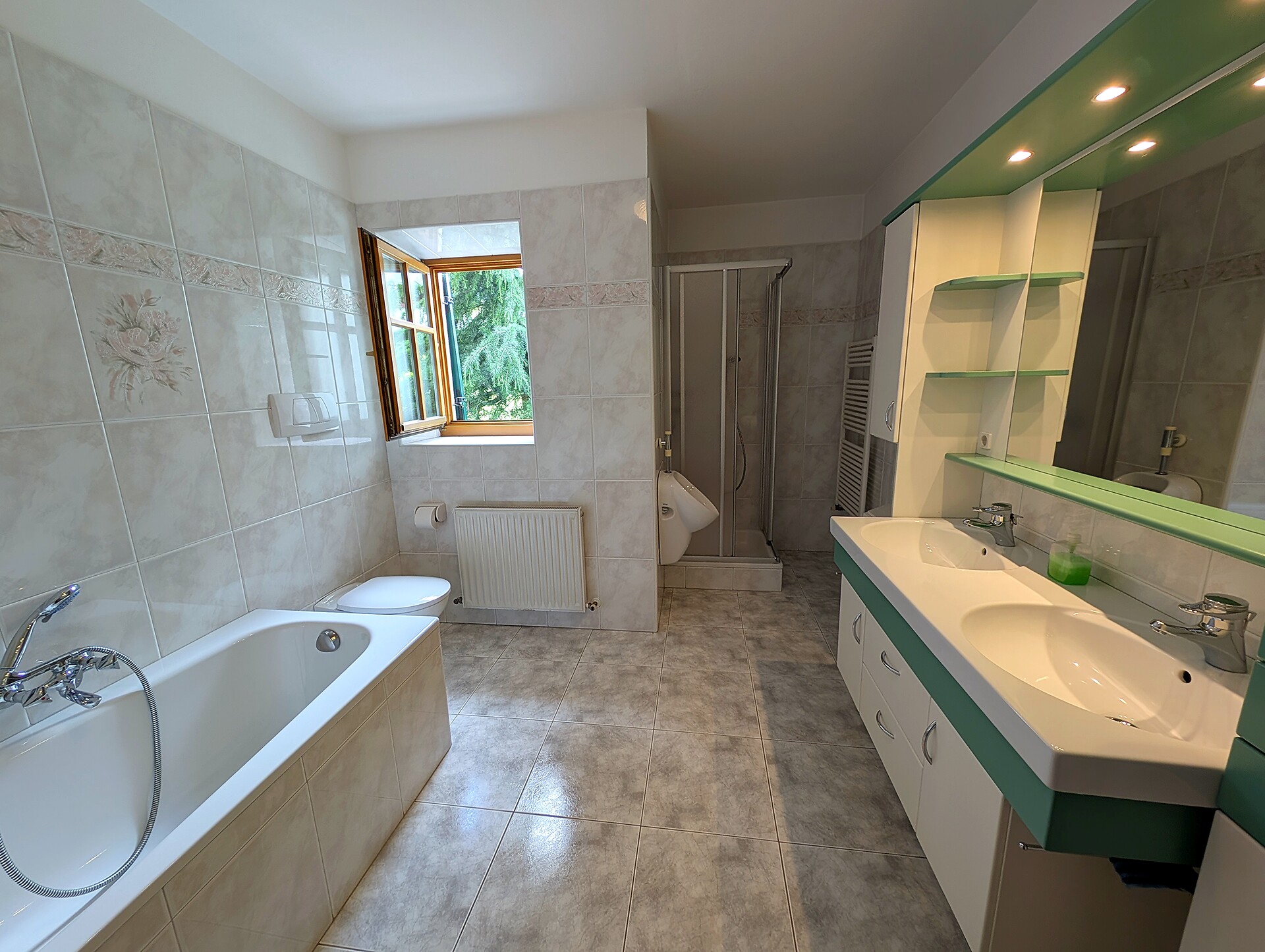Badezimmer 1