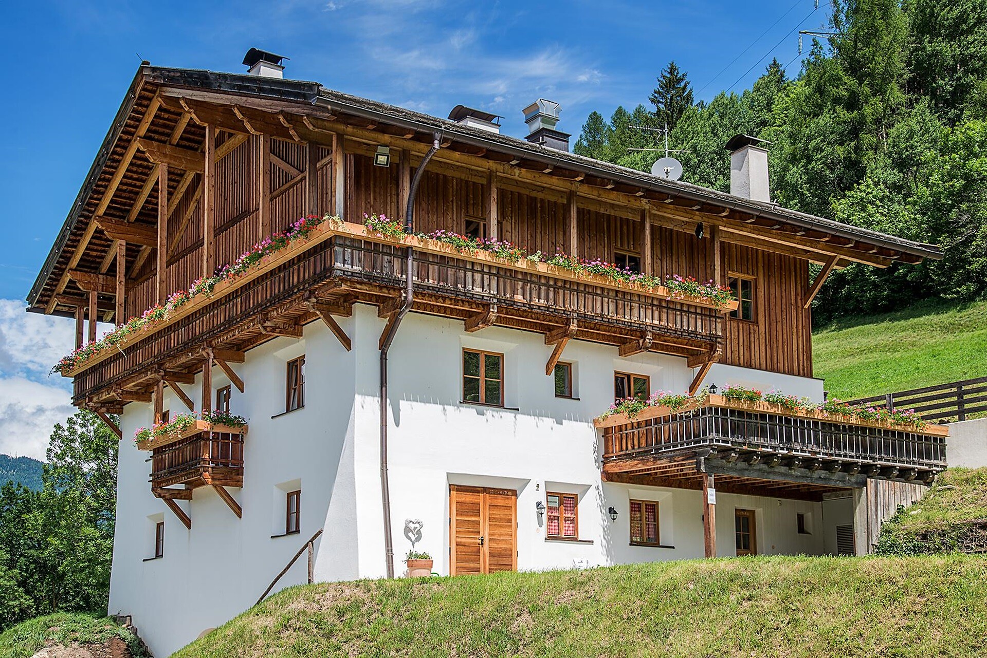 Sideview of the restaurant