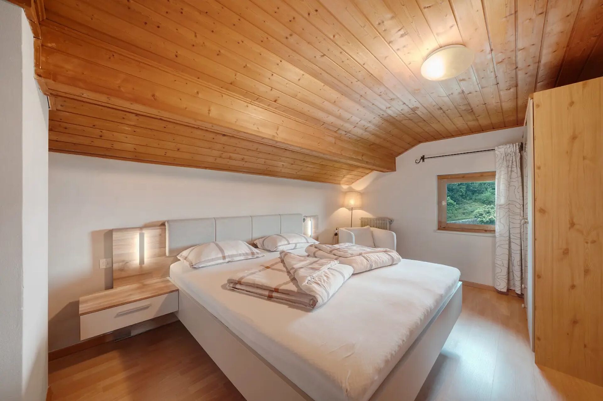 bedroom 2 bergblick