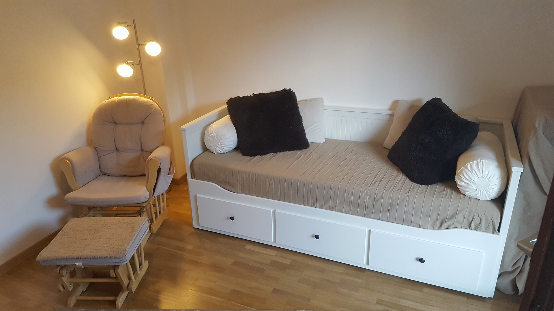 Sleep couch and chair