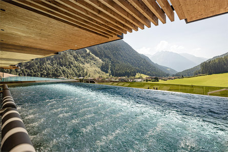 Schwarzenstein Alpin & Spa Resort Valle Aurina 4 suedtirol.info