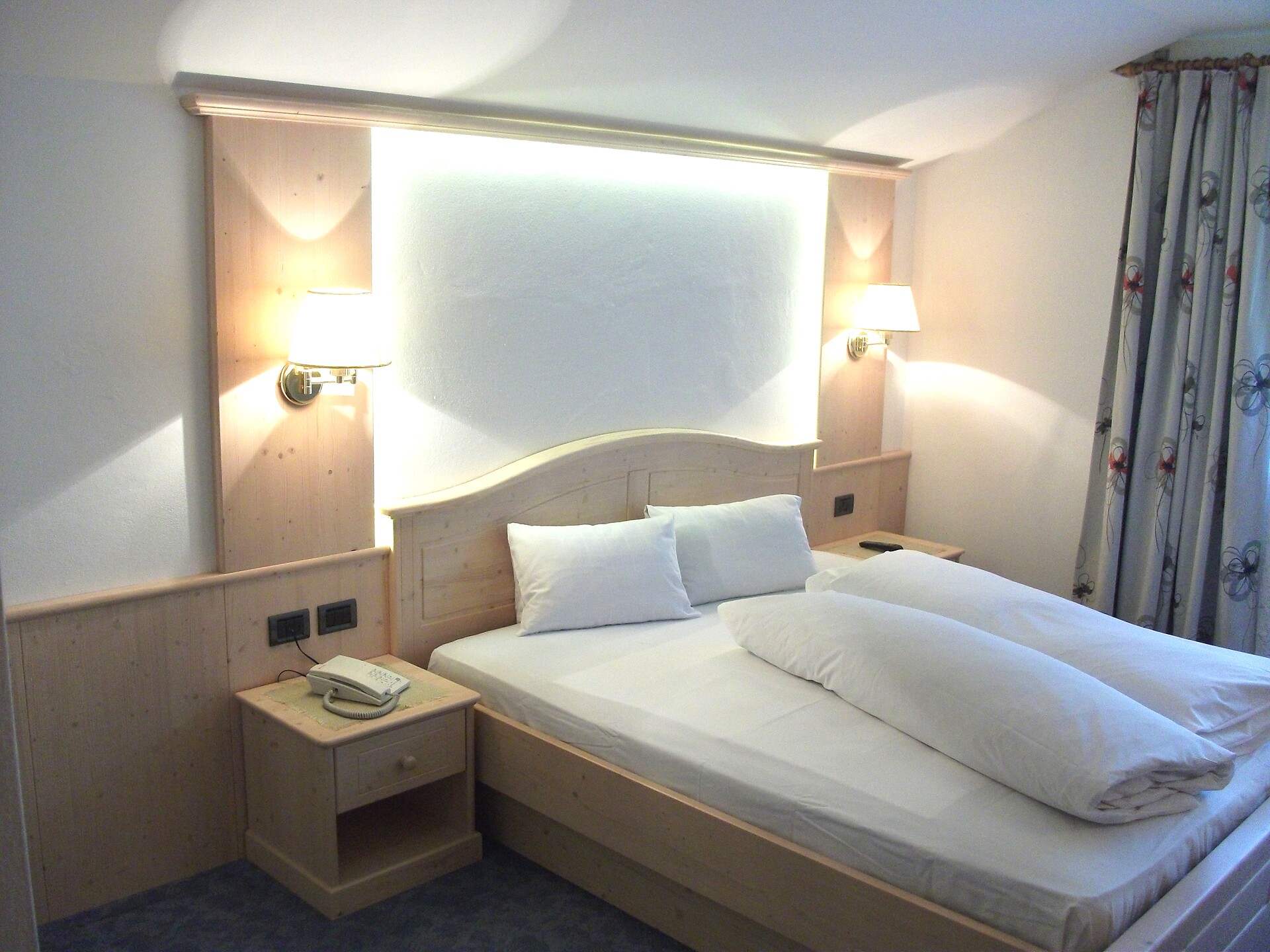 Zimmer mit Massivmöbel