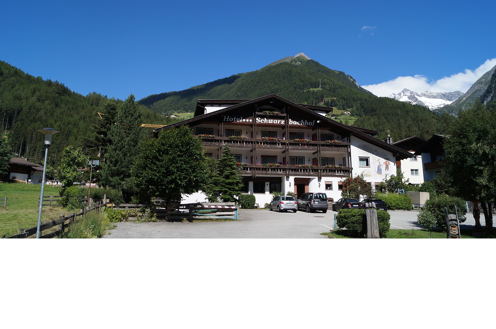 Hotel im Sommer