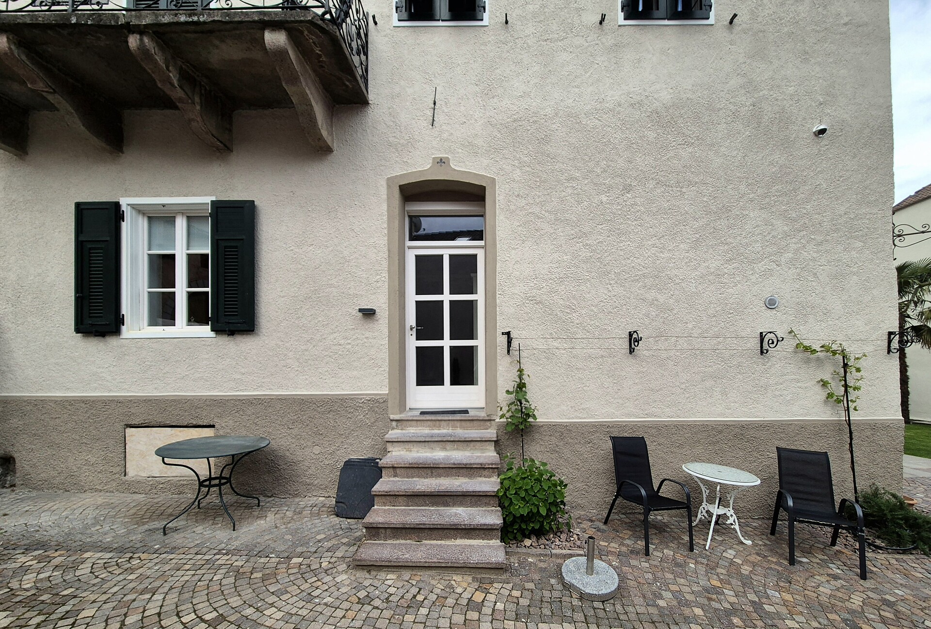 Direkter Zugang zum Innenhof, von außen, EG