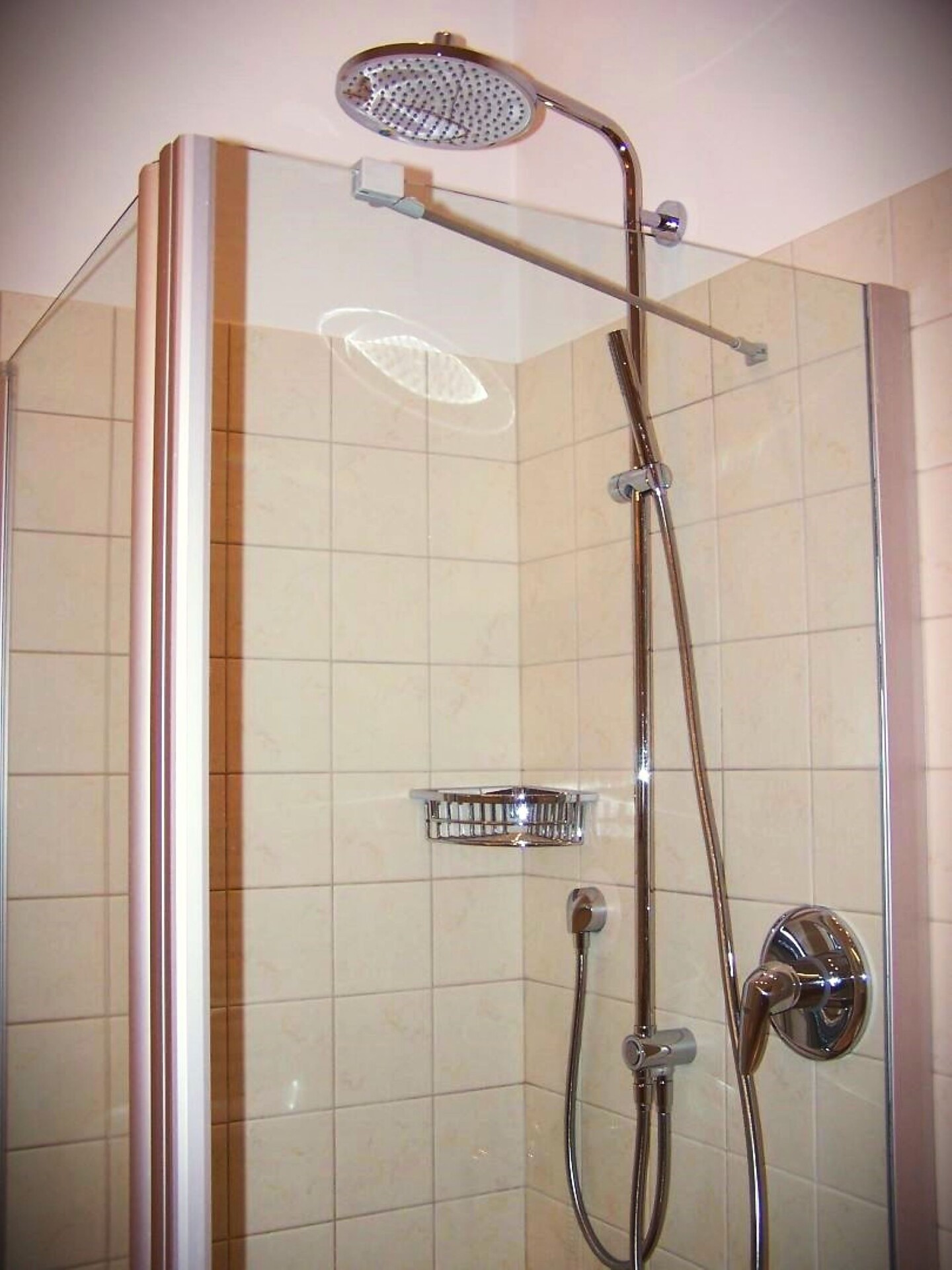 Bad mit Dusche und WC