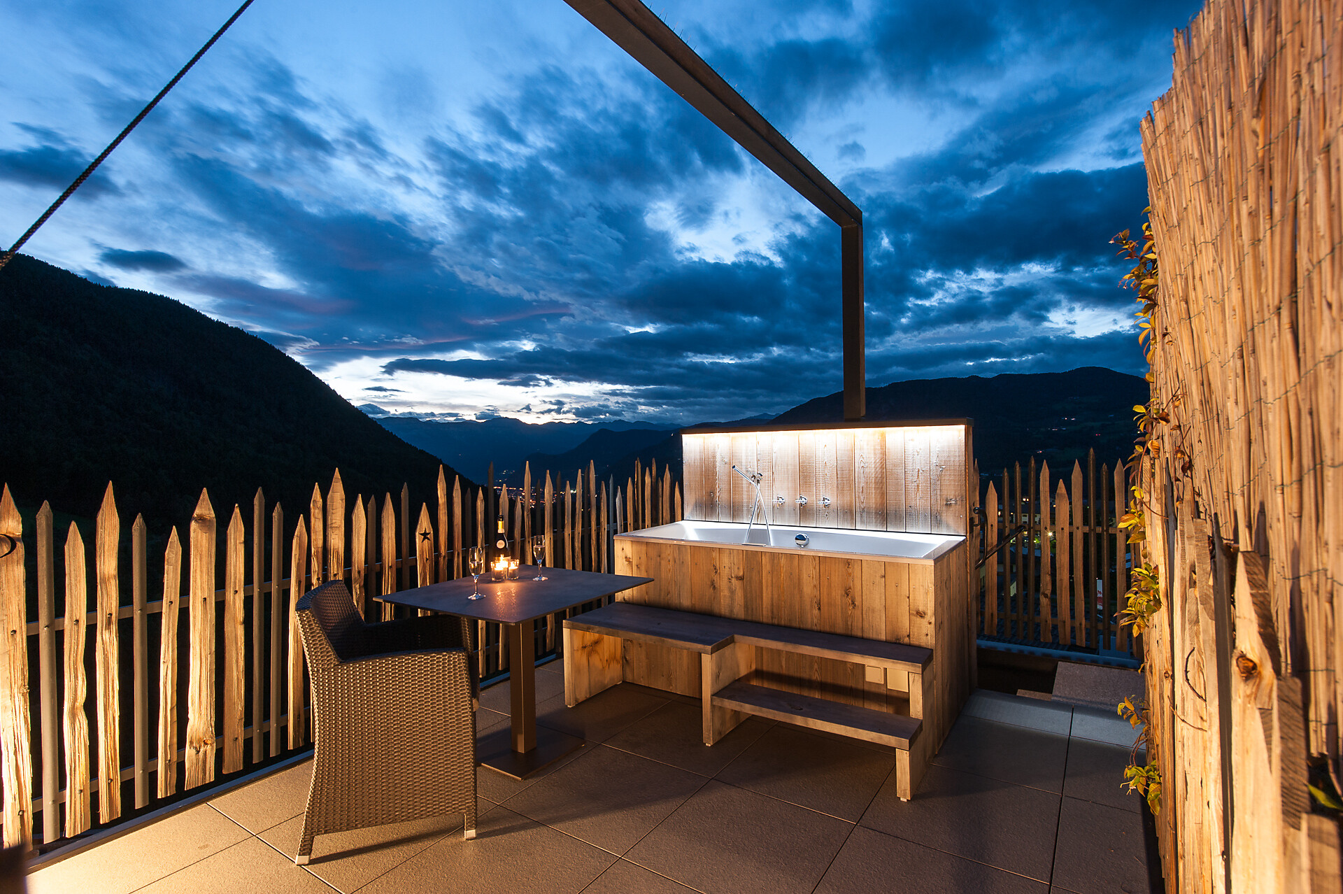 Private Whirlwanne Dachterrasse Sterngucker bei Nacht
