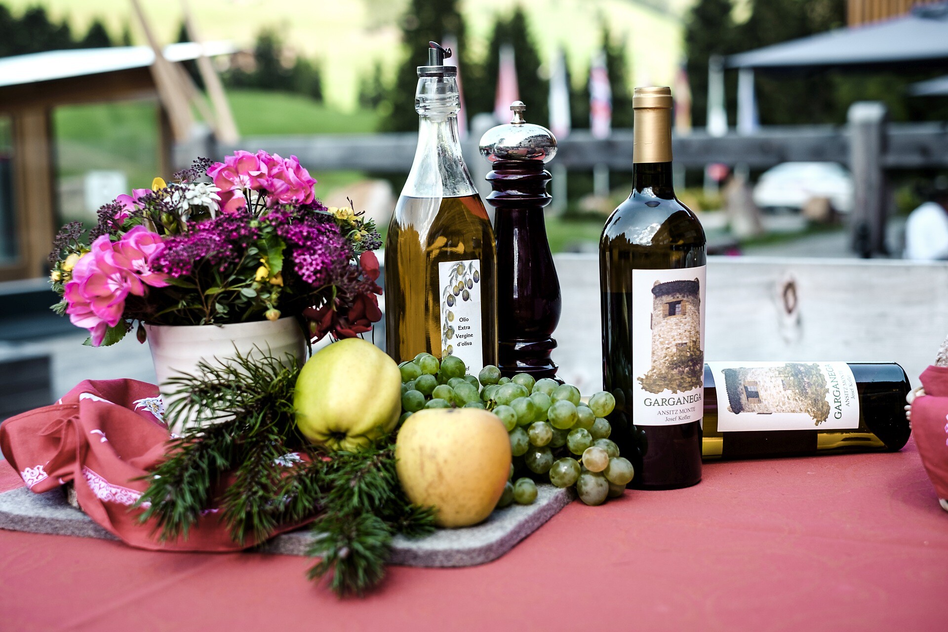 Olio d' oliva extravergine e vino della nostra tenuta a lazise