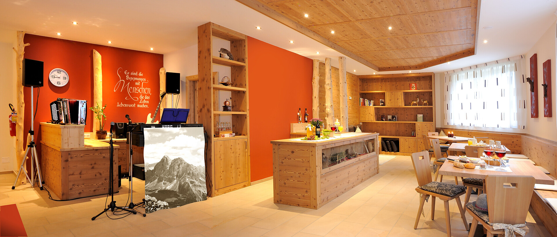 Our guest room, WLAN, snacks and homemade drinks