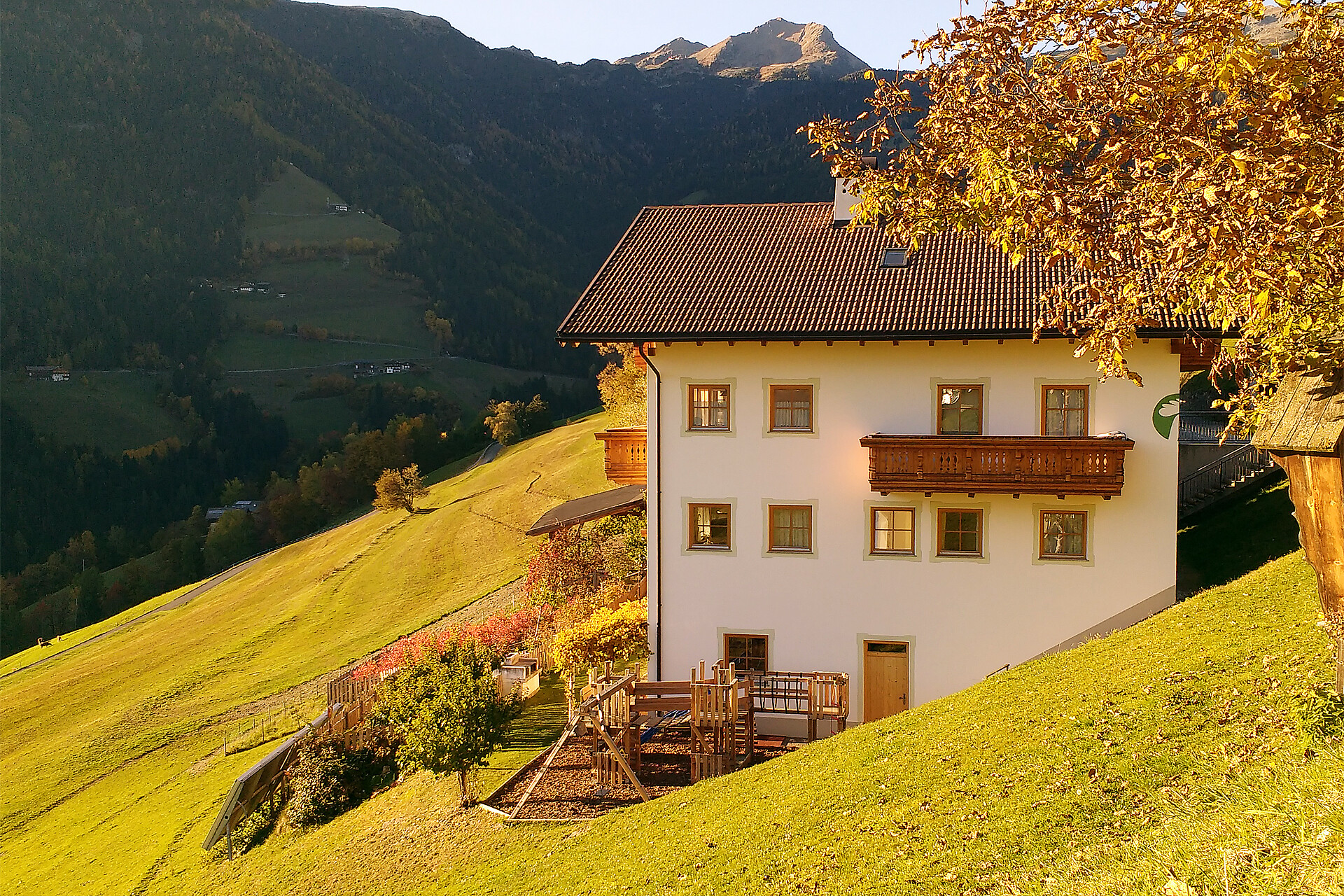 Der Thalhofer Hof im Spätherbst
