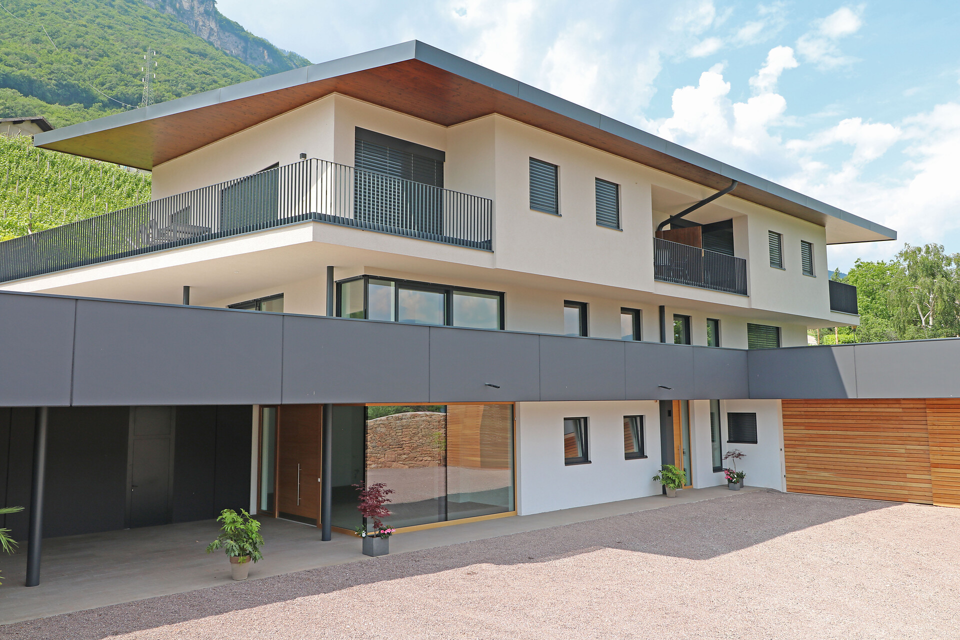 Apartments Tholr