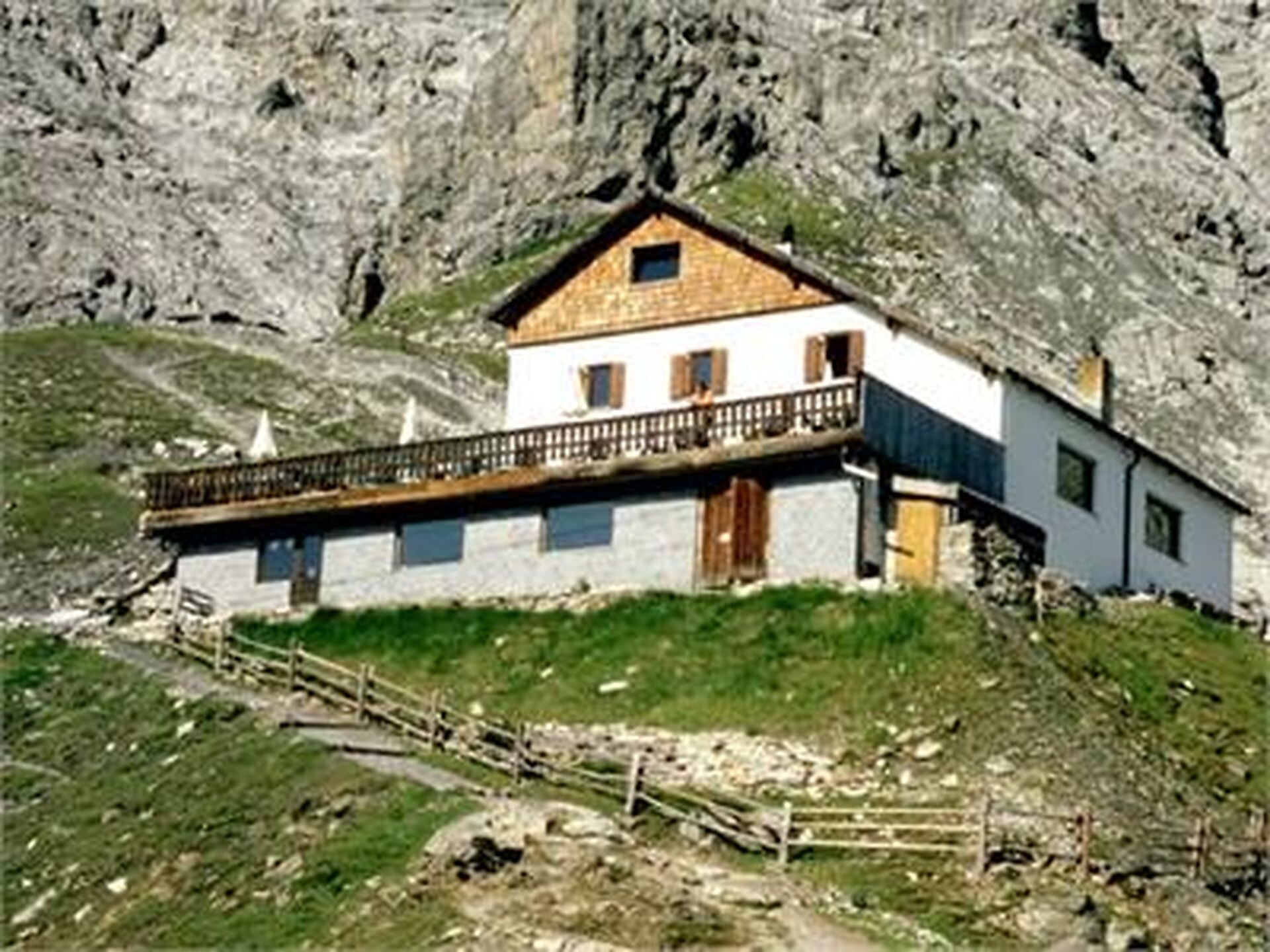 Tabaretta Hut