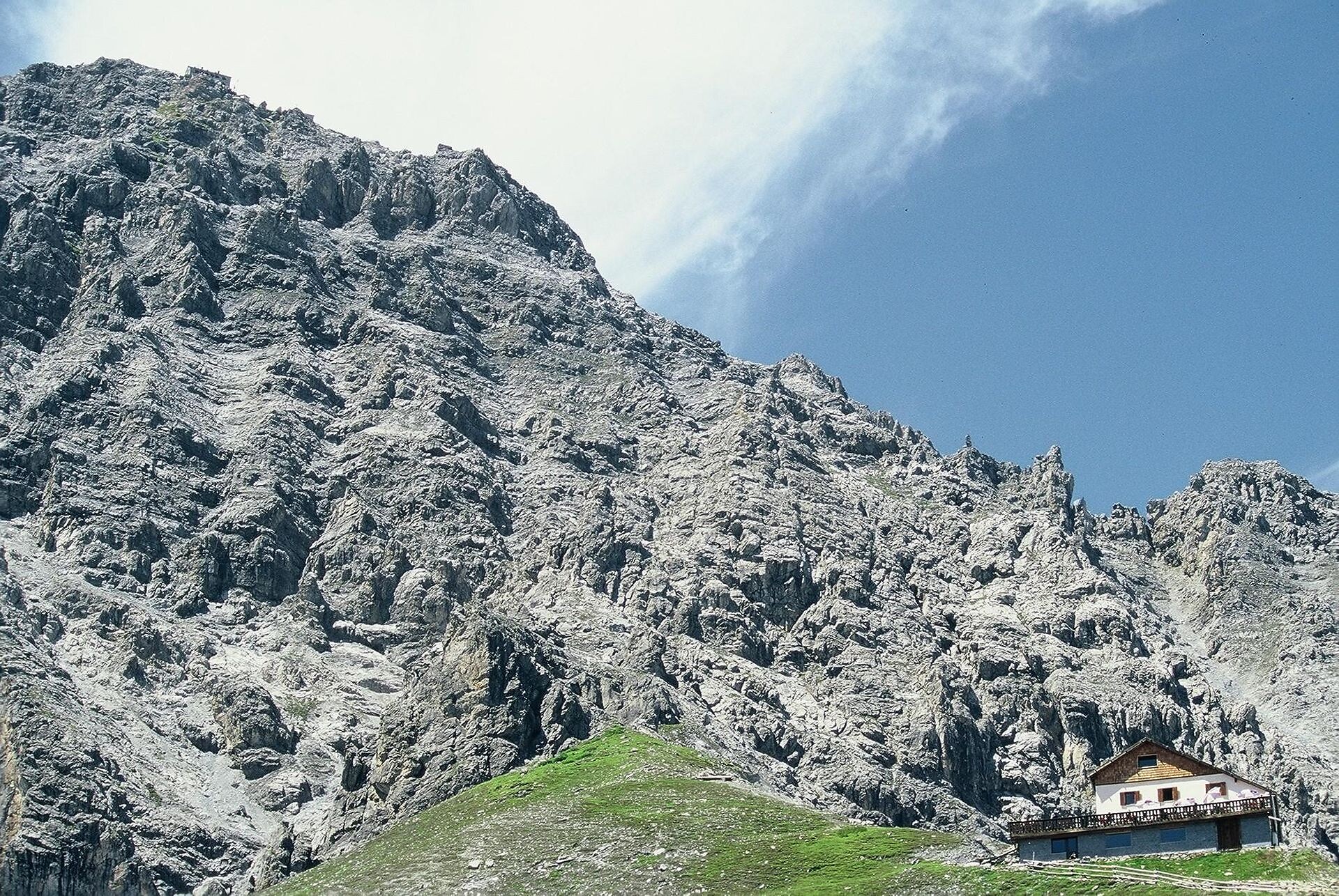 Tabaretta hut