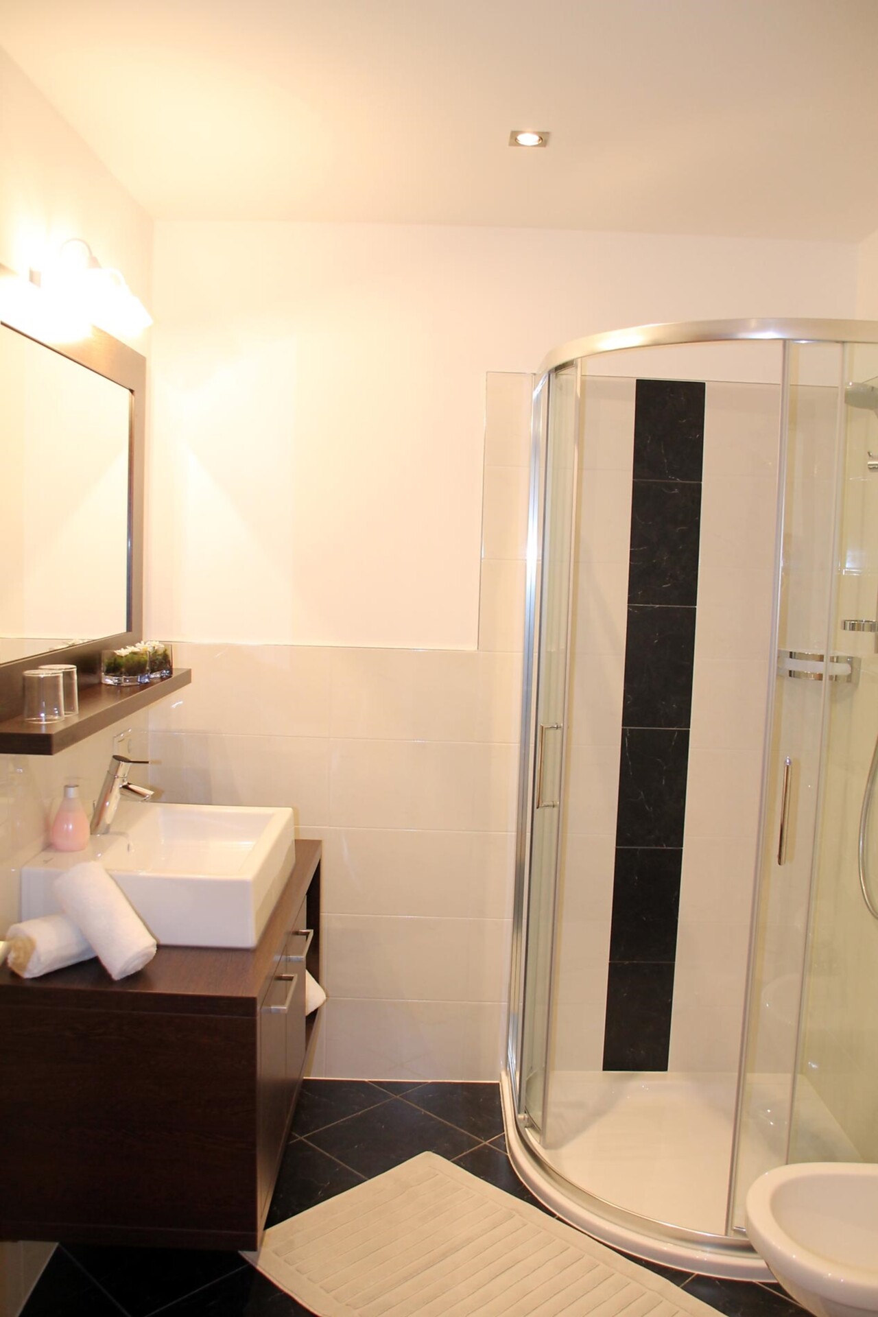 Geräumiges Badezimmer