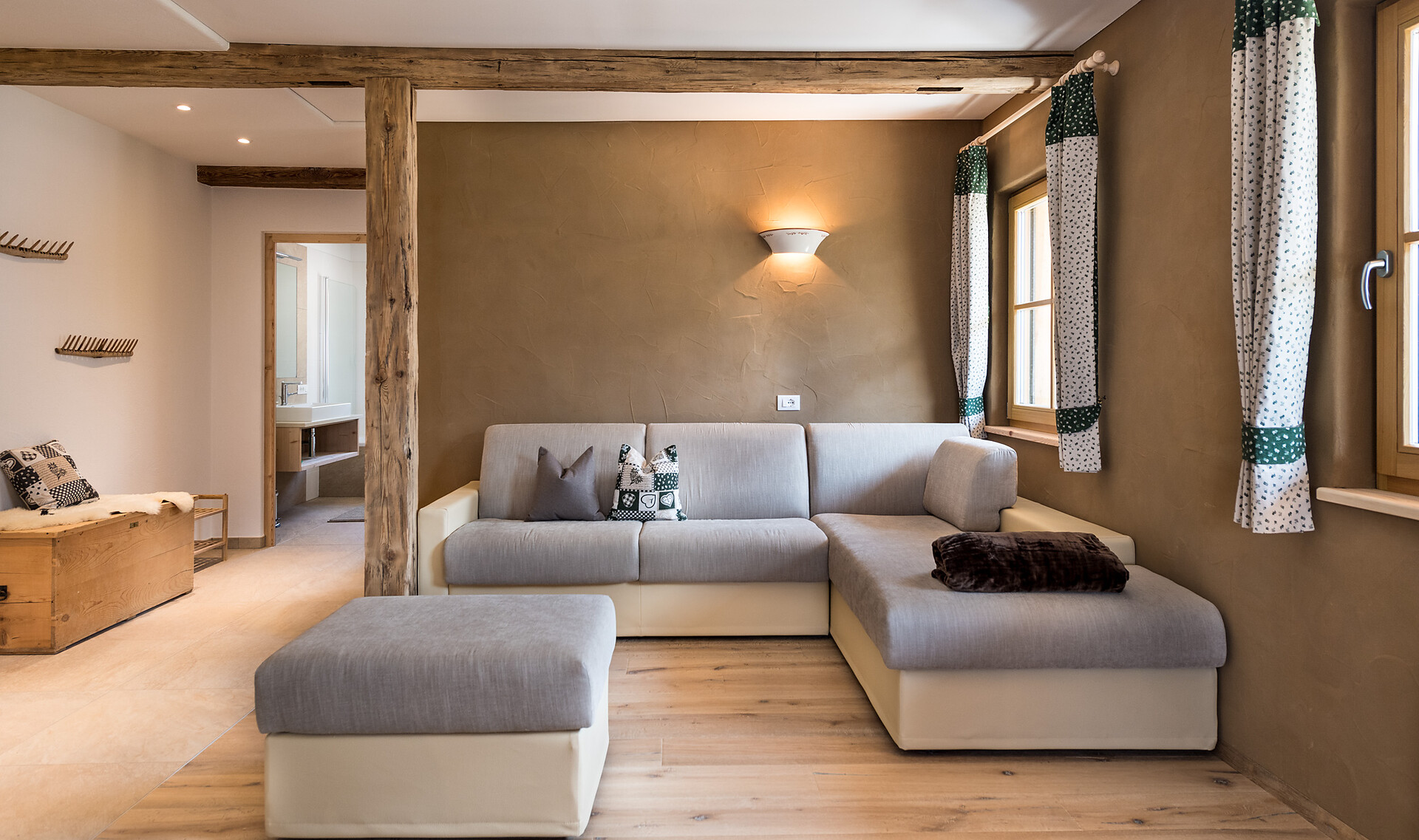 Große Couchlandschaft in Ferienwohnung