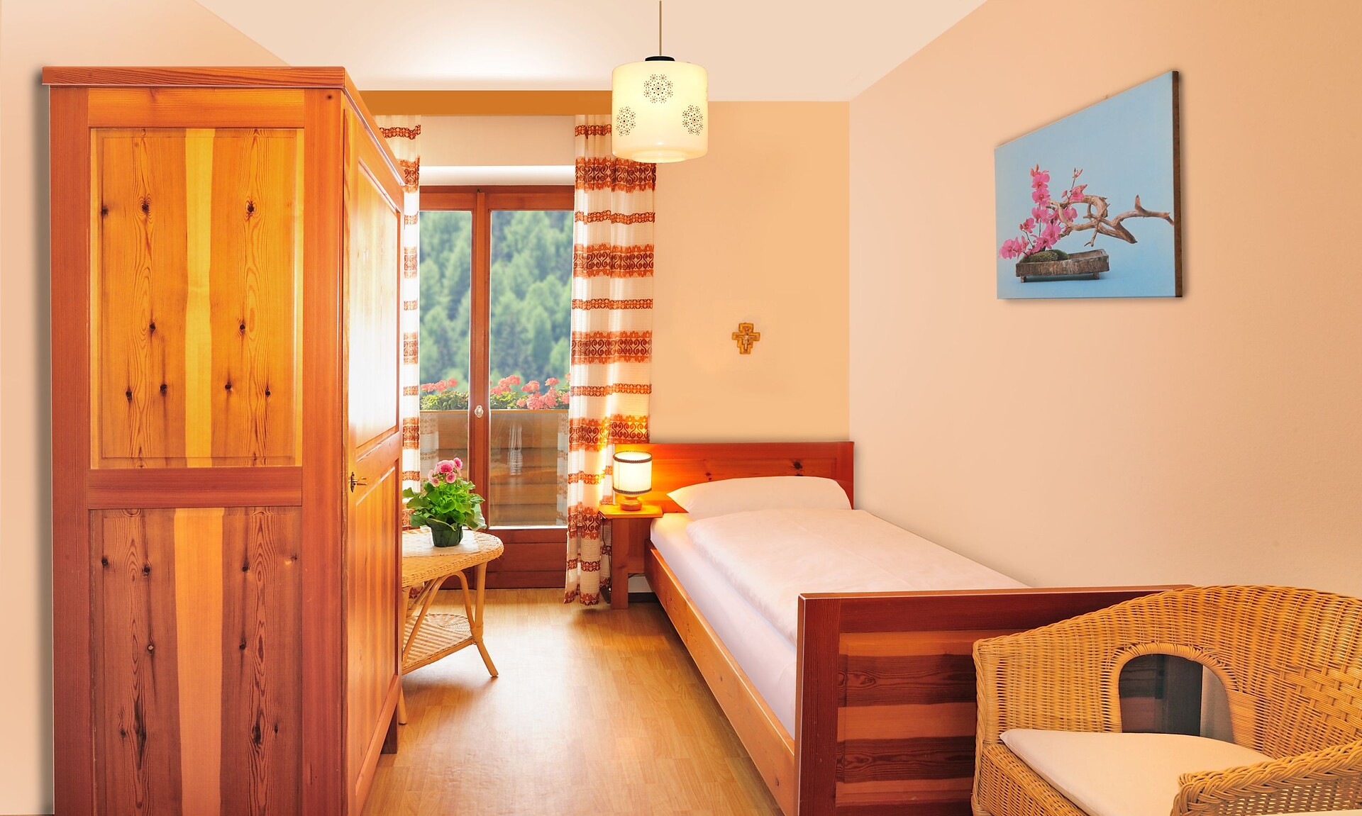 Apartment Unterguggenberghof bedroom in spruce
