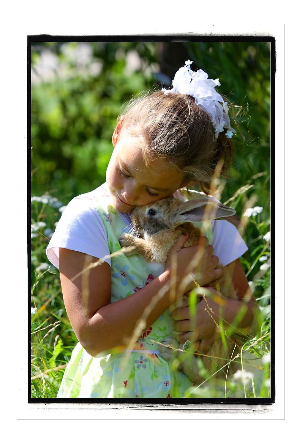 Kind mit Hase