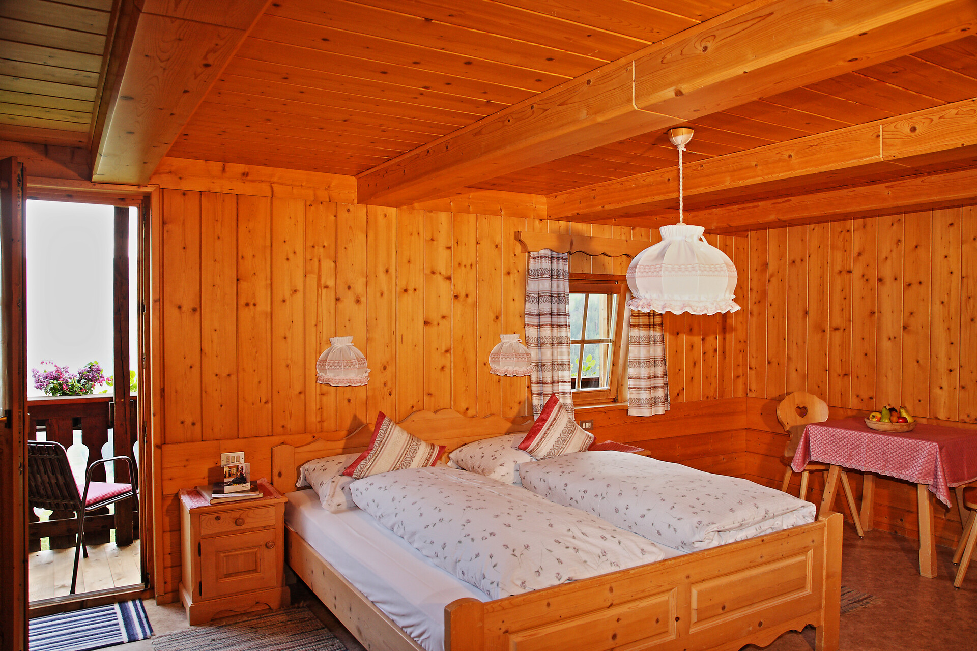 Camera da letto con balcone