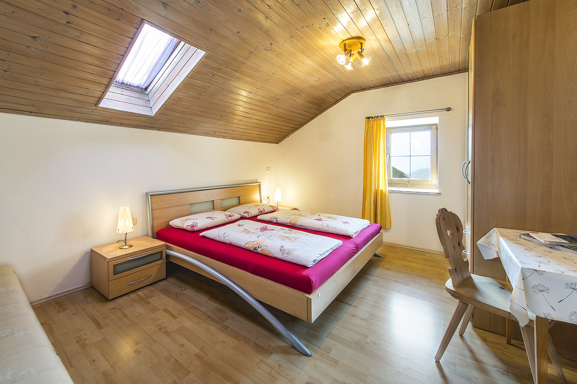 Schlafzimmer 1