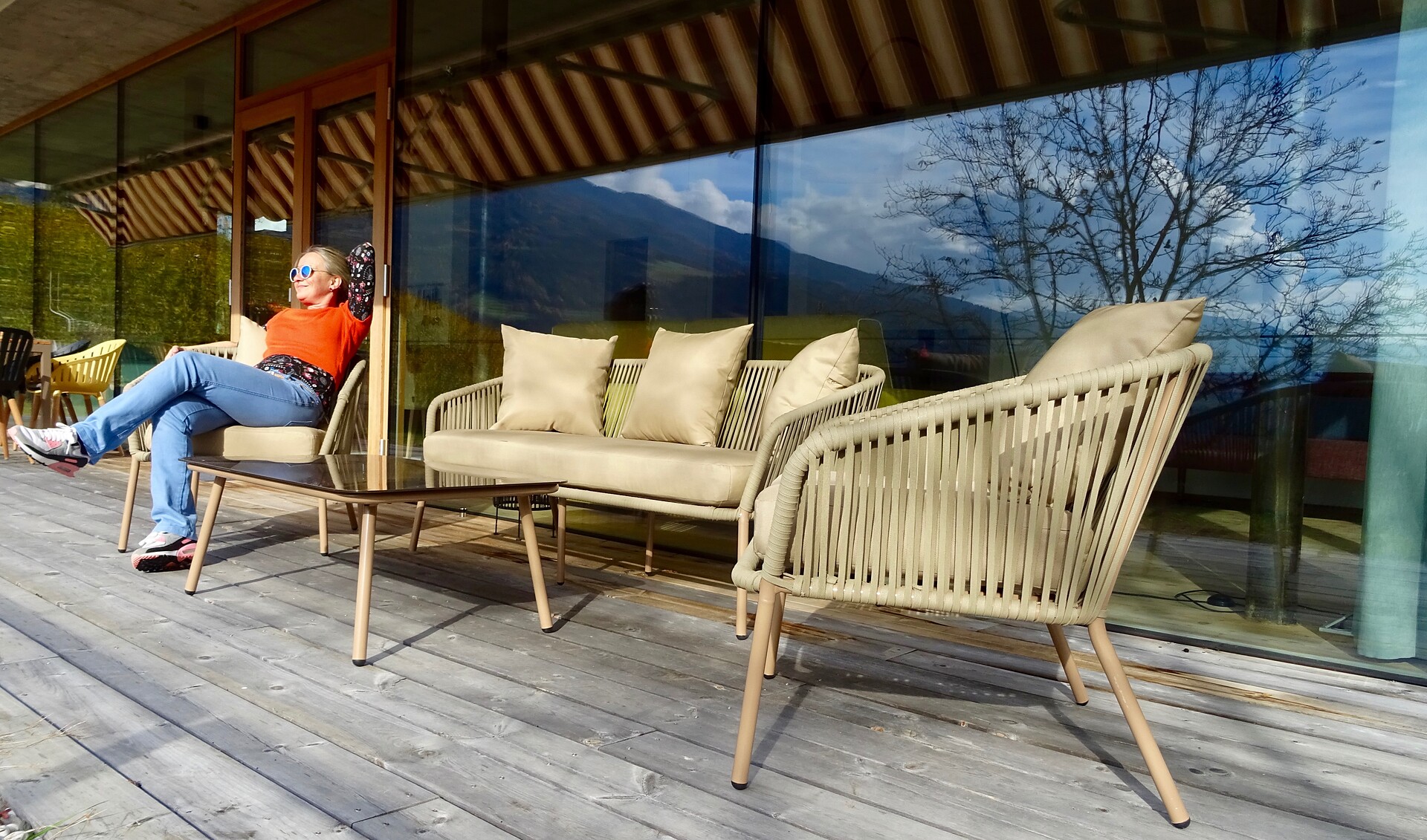 outside lounge