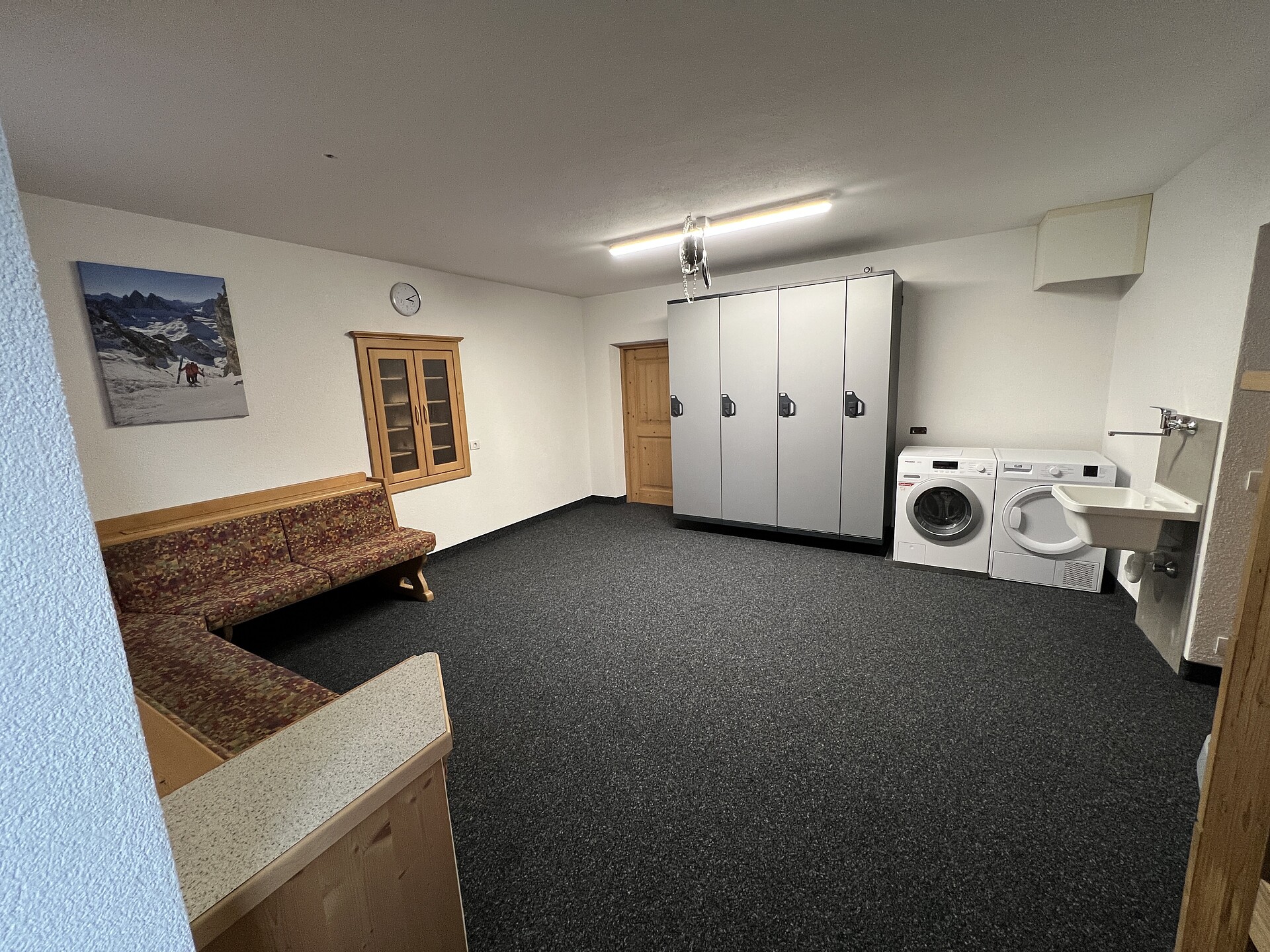 Ski and bike room with washing machine