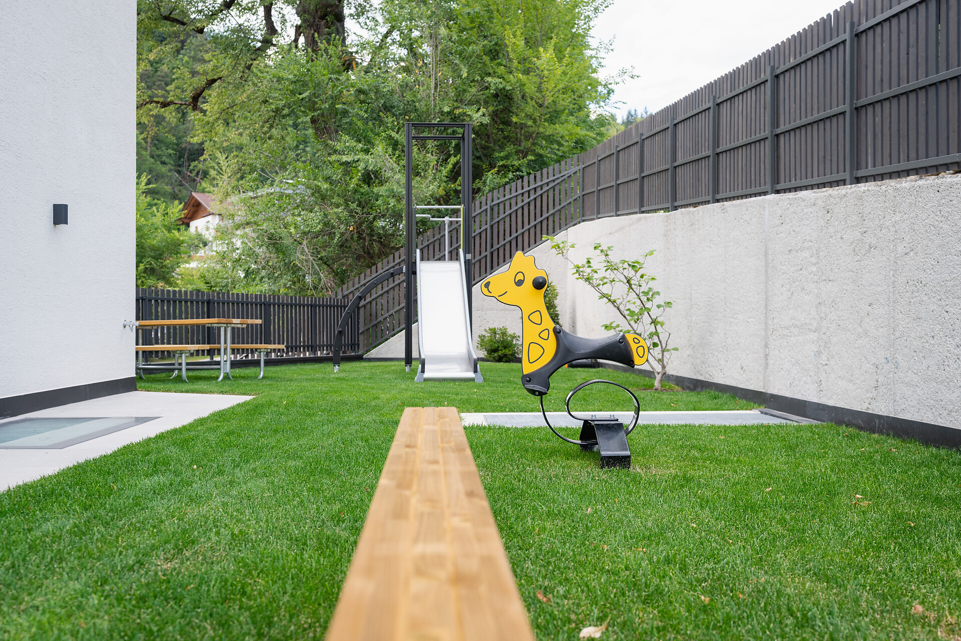 Garten mit Spielplatz