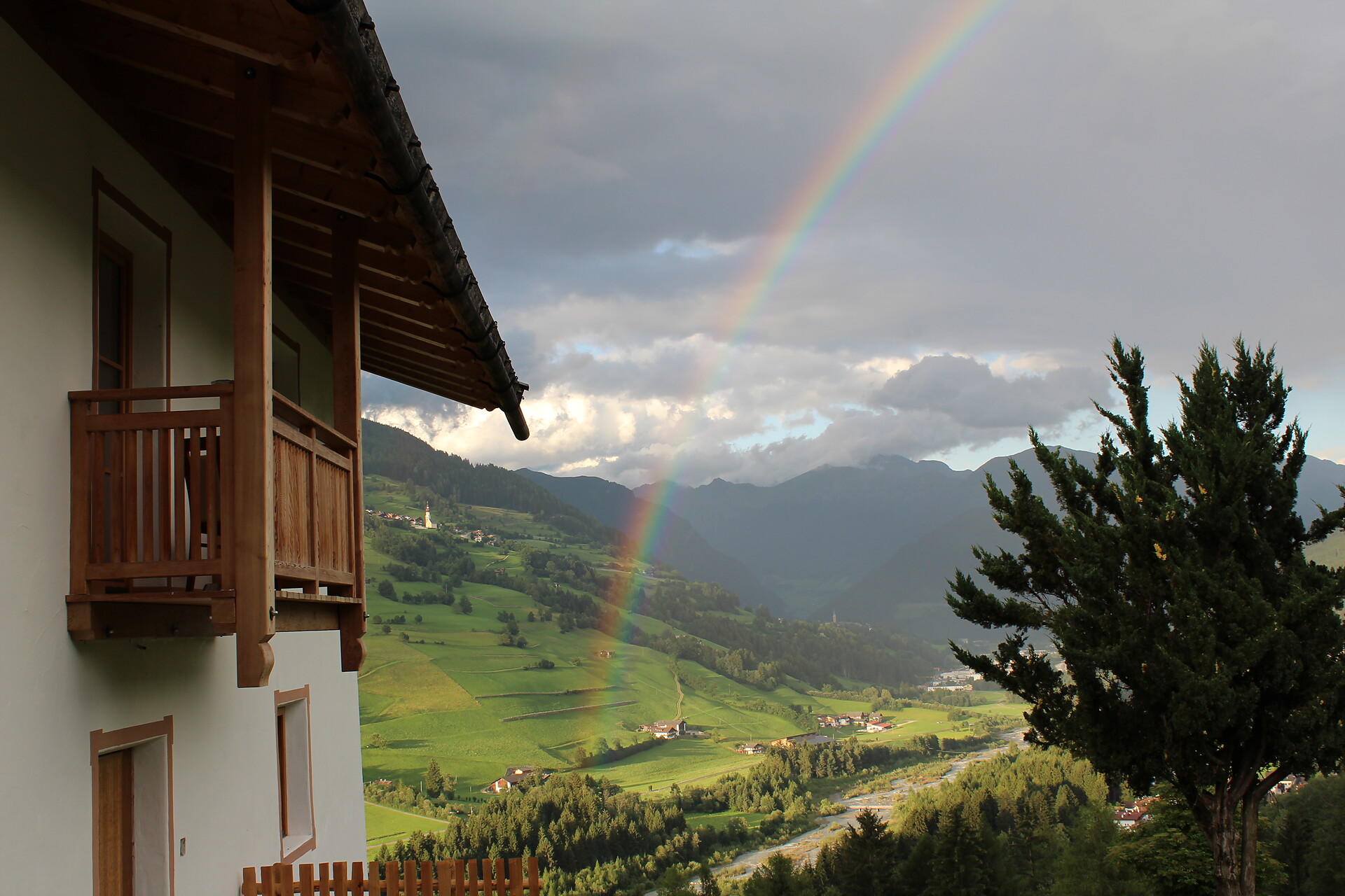 Regenbogen vom dem Haus