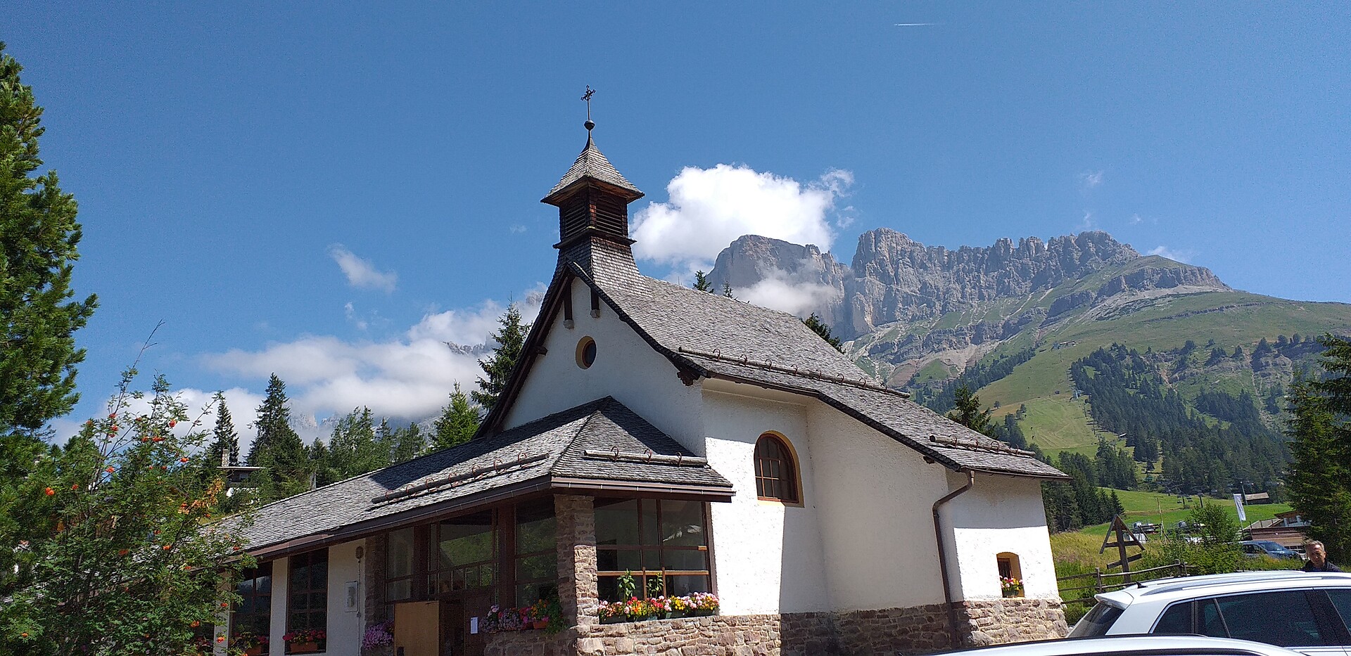 die Kirche St. Joseph in Carezza, die von den Gruppen, die wir aufnehmen, genutzt werden kann
