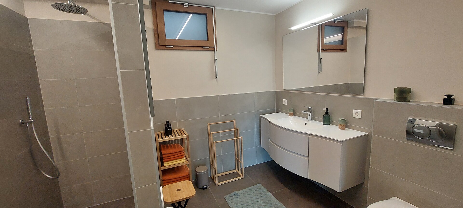 bathroom garden flat