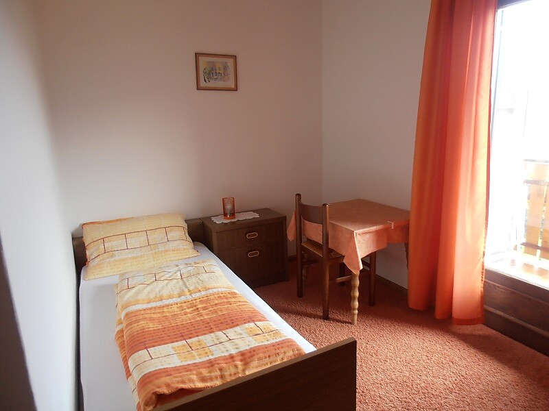 bedroom app. 3