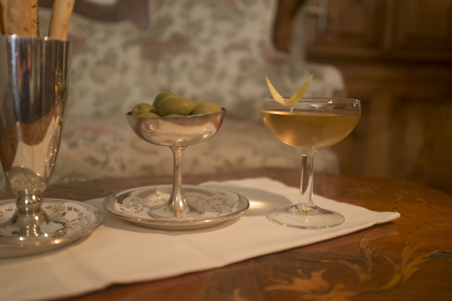 Klassische Cocktails im historischen Ballsaal
