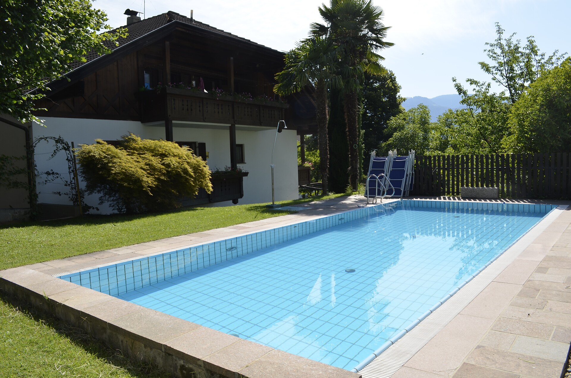 Giardino e piscina