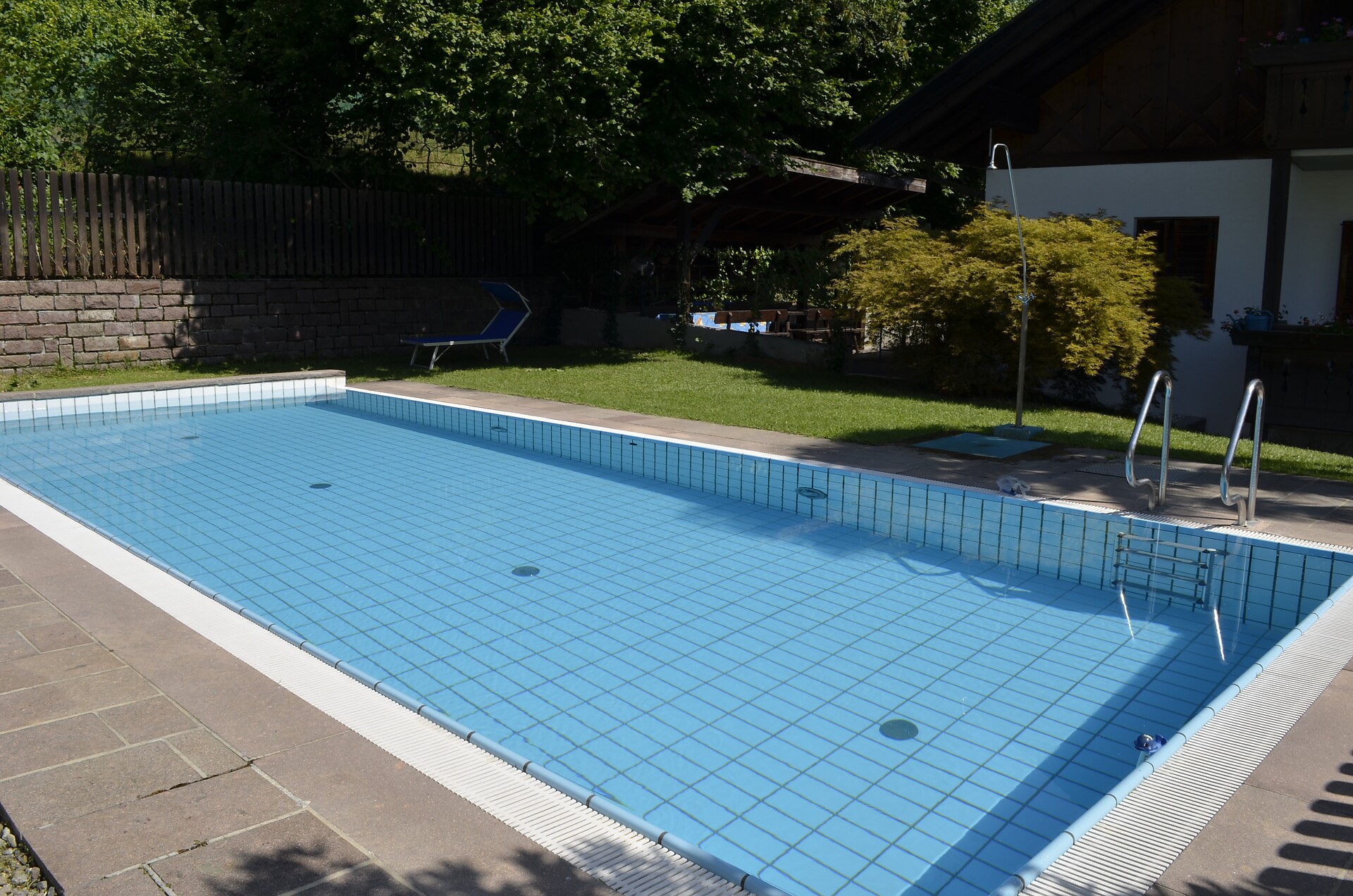 Giardino e piscina