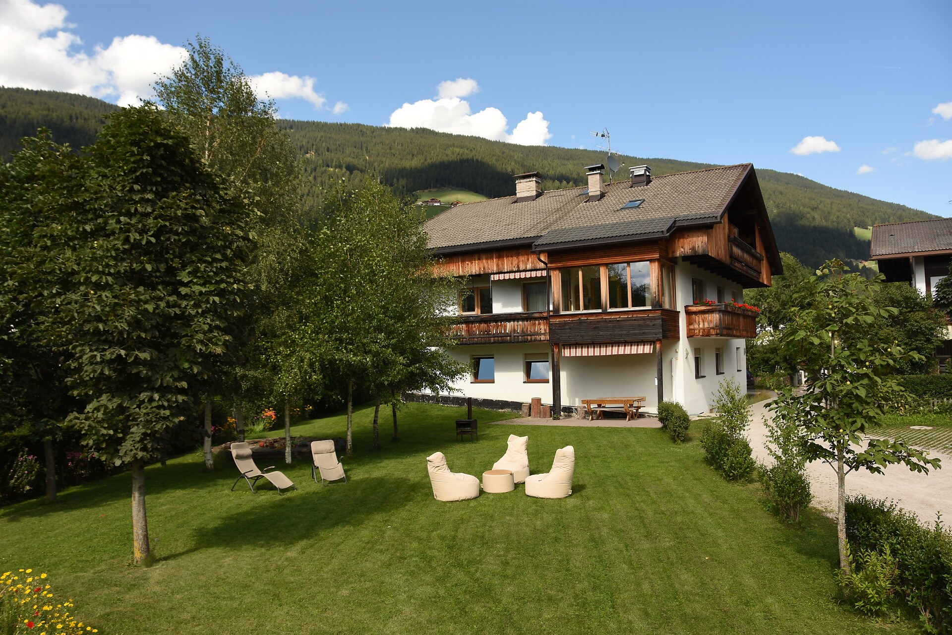 Zacher Alpine Apartments casa con giardino Innichen San Candido 3 cime Dolomites