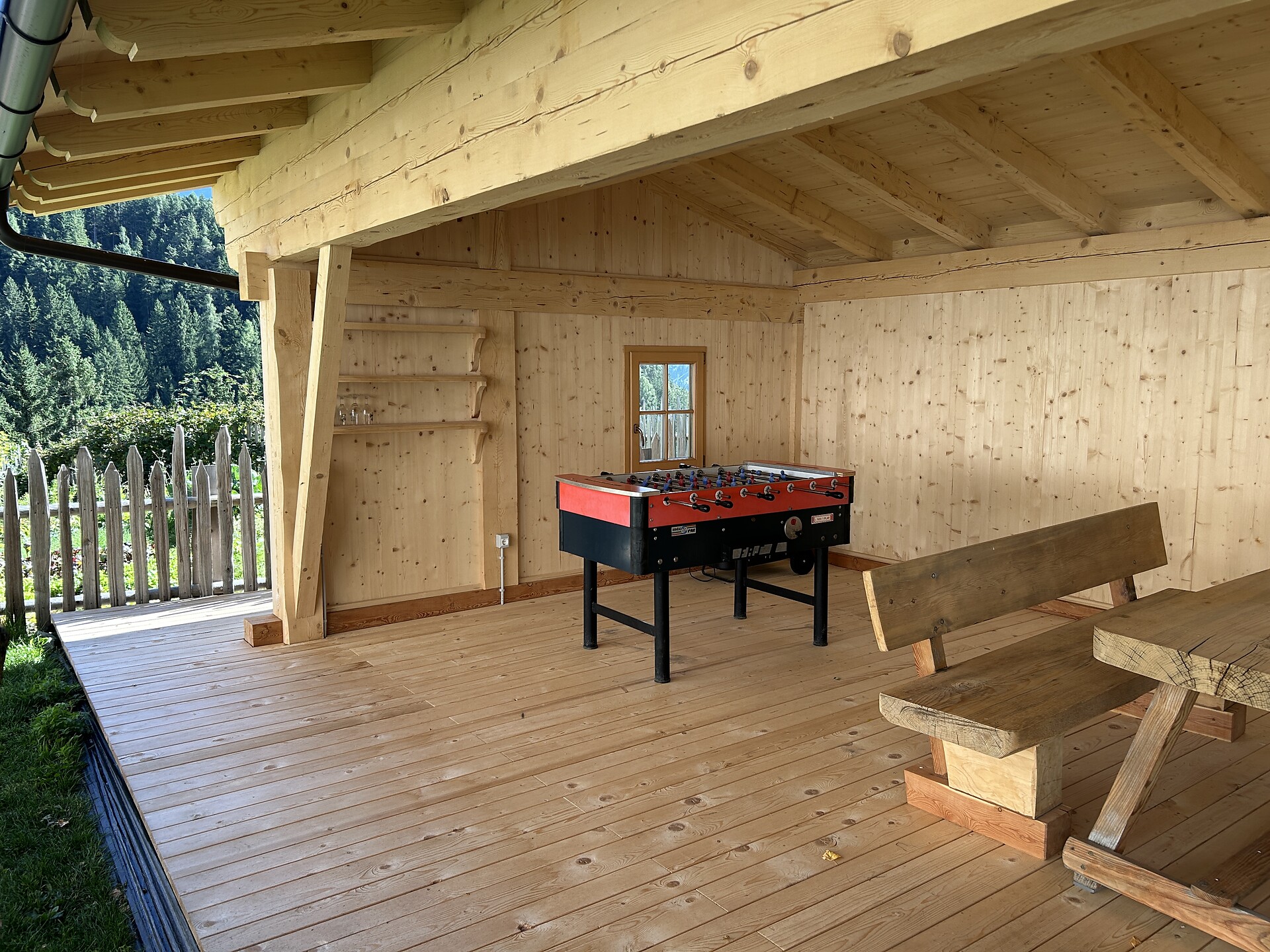 Casetta da giardino con calcietto