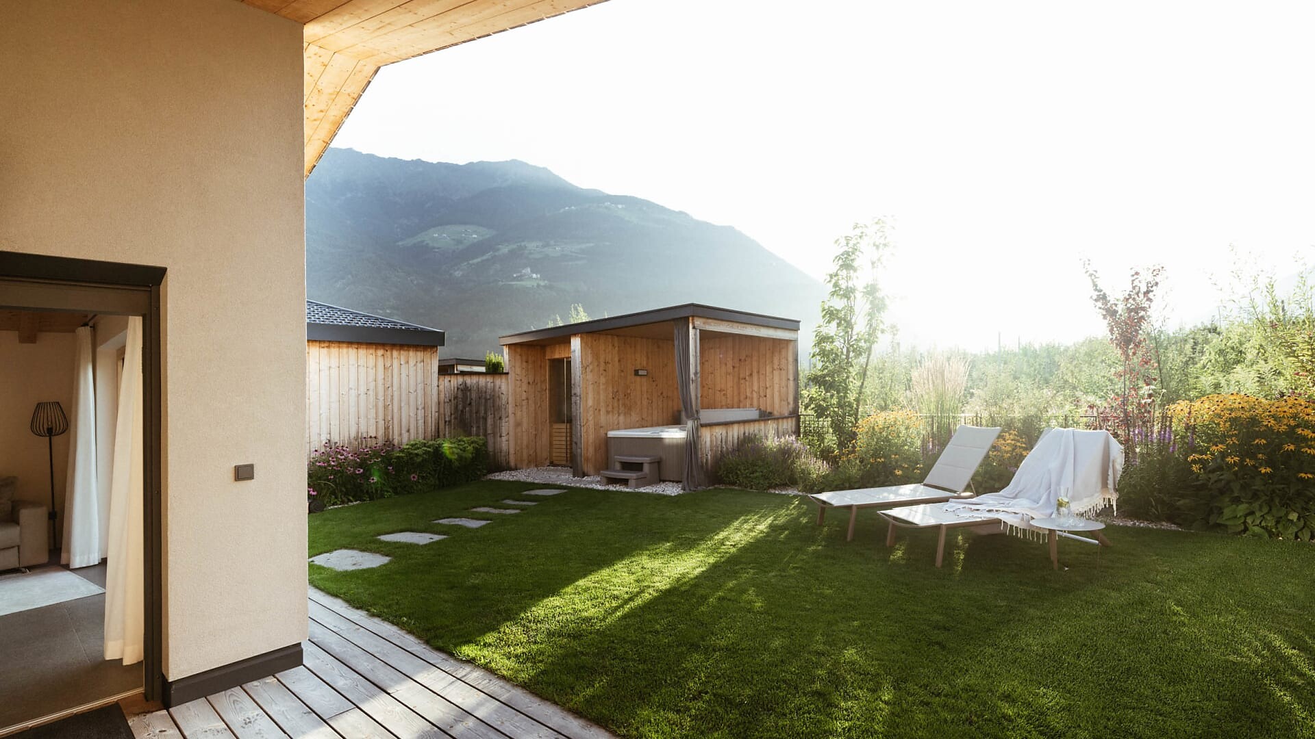 Room Lodge with private garden - #1 - Amolaris Garden Lodges & Guesthouse - Vinschgau/Val Venosta - suedtirol.info