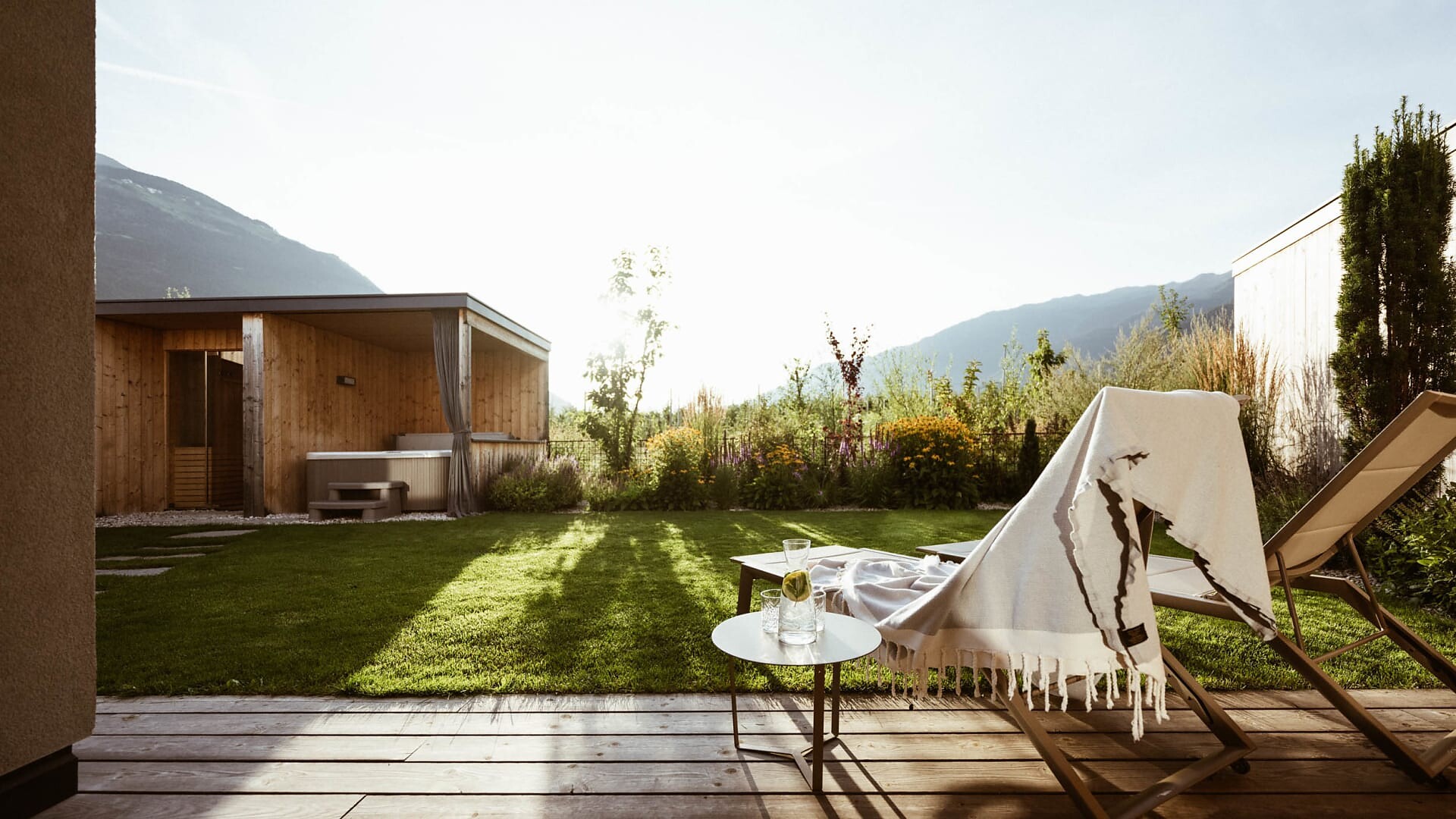 Room Lodge with private garden - #4 - Amolaris Garden Lodges & Guesthouse - Vinschgau/Val Venosta - suedtirol.info