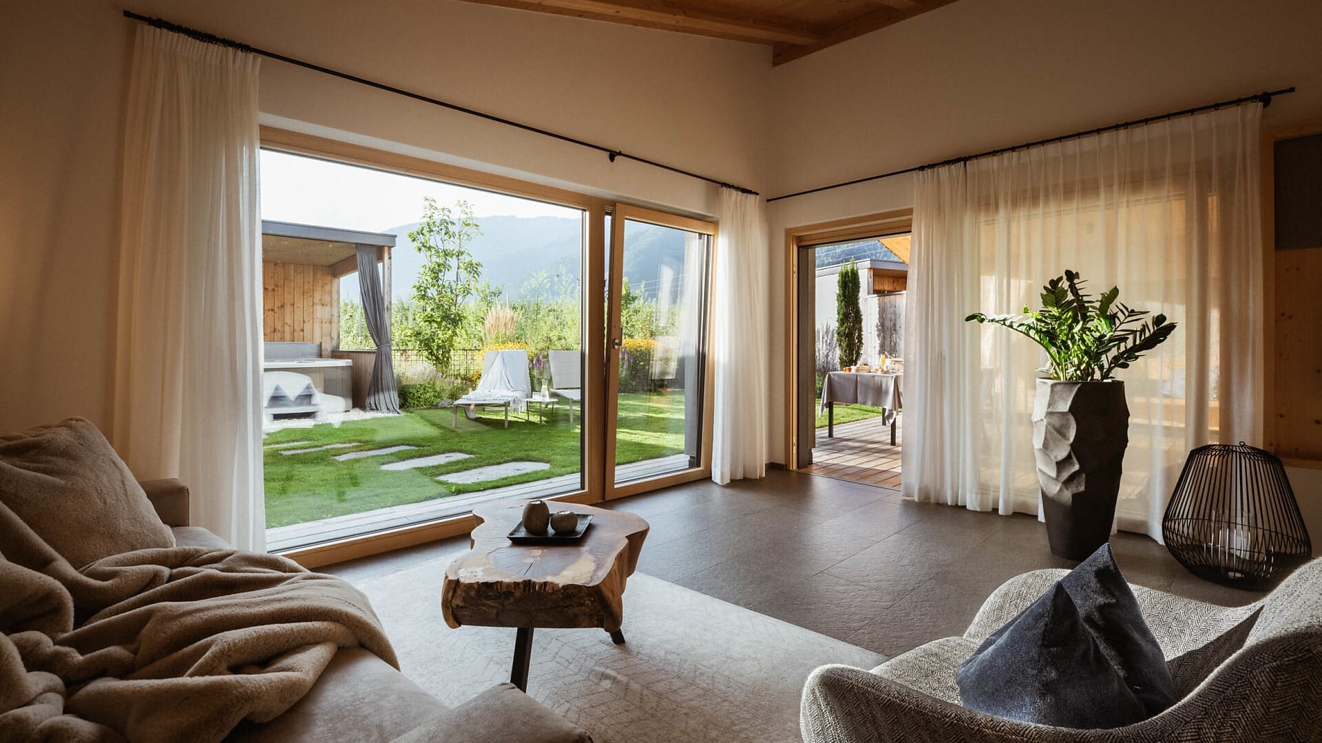 Room Lodge with private garden - #5 - Amolaris Garden Lodges & Guesthouse - Vinschgau/Val Venosta - suedtirol.info