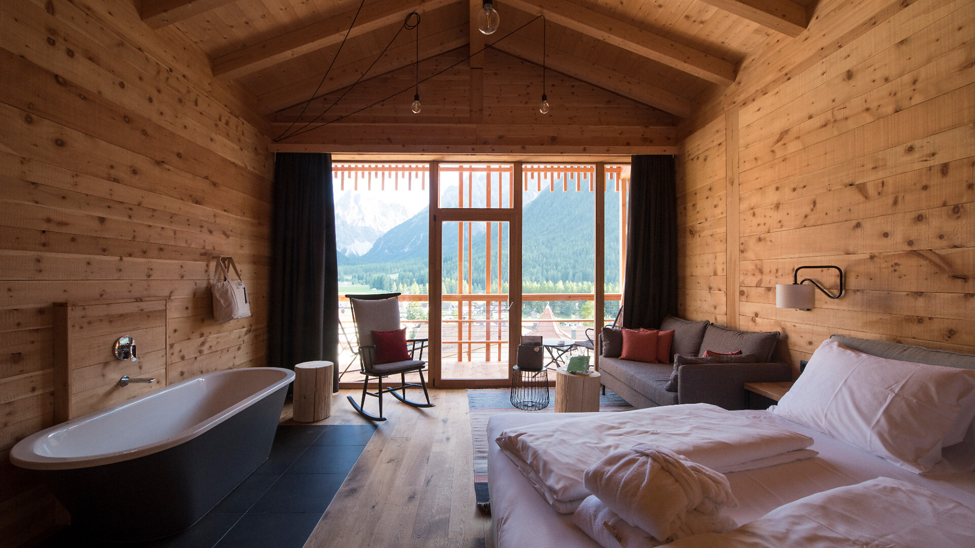 camera Zirbenchalet romantic Top 35m² - #1 - Berghotel - Sesto - Regione dolomitica 3 Cime - suedtirol.info