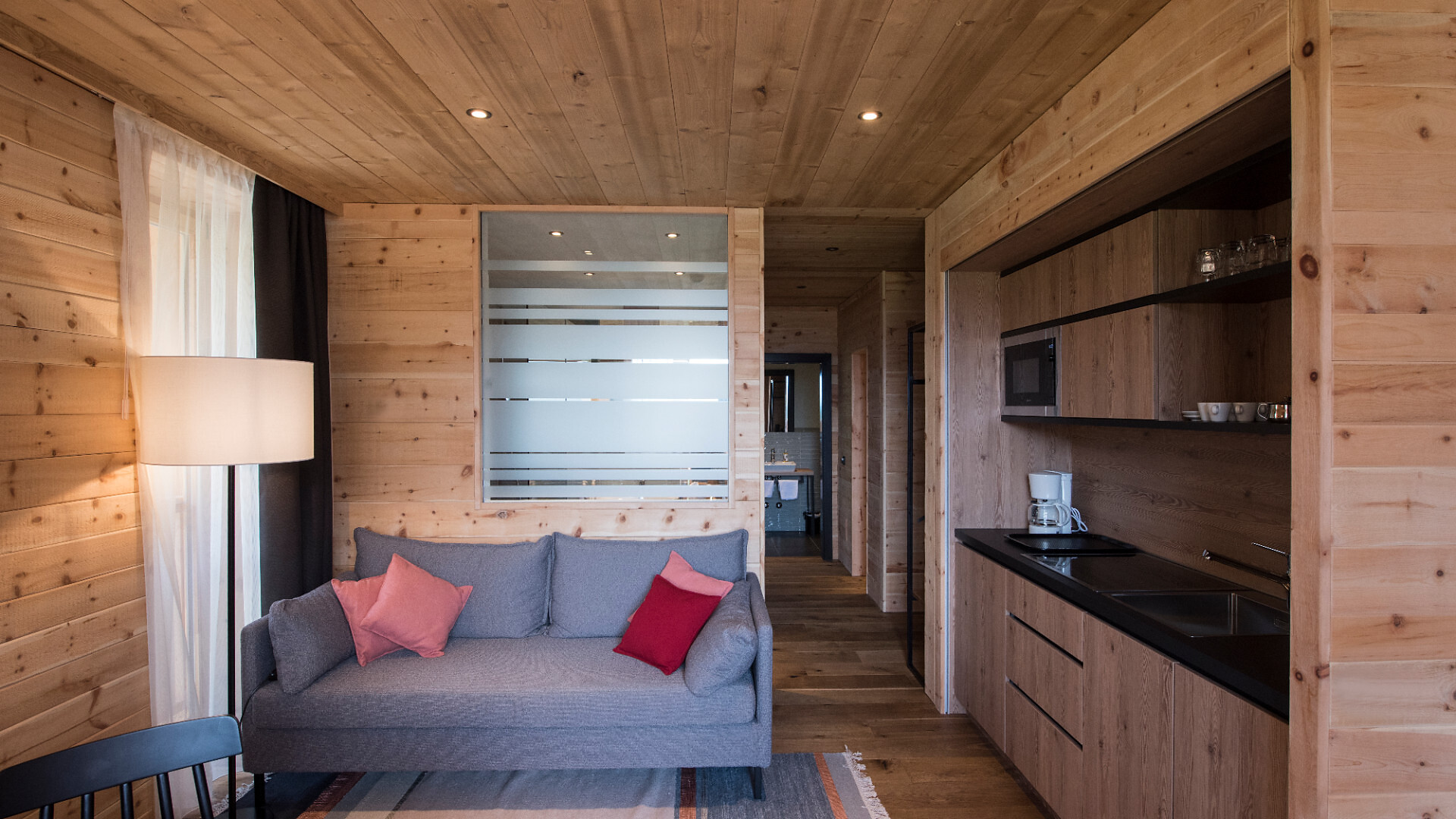 camera Zirben appartamento Tramonto del sole 47m² - #1 - Berghotel - Sesto - Regione dolomitica 3 Cime - suedtirol.info