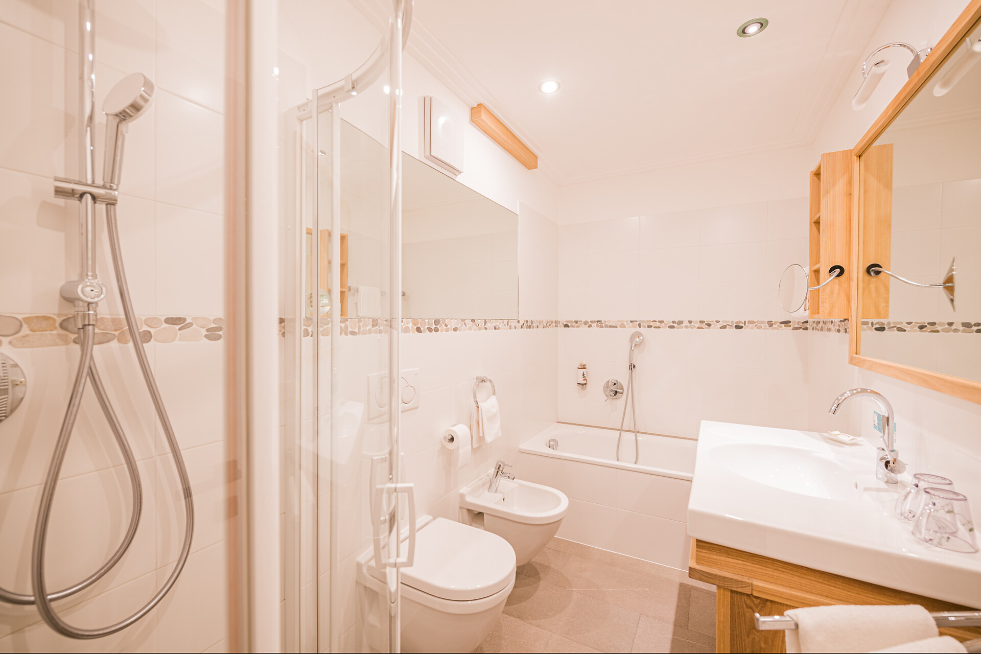 camera Familystudio Dolomiti di Sesto 48-63mq - #6 - Berghotel - Sesto - Regione dolomitica 3 Cime - suedtirol.info