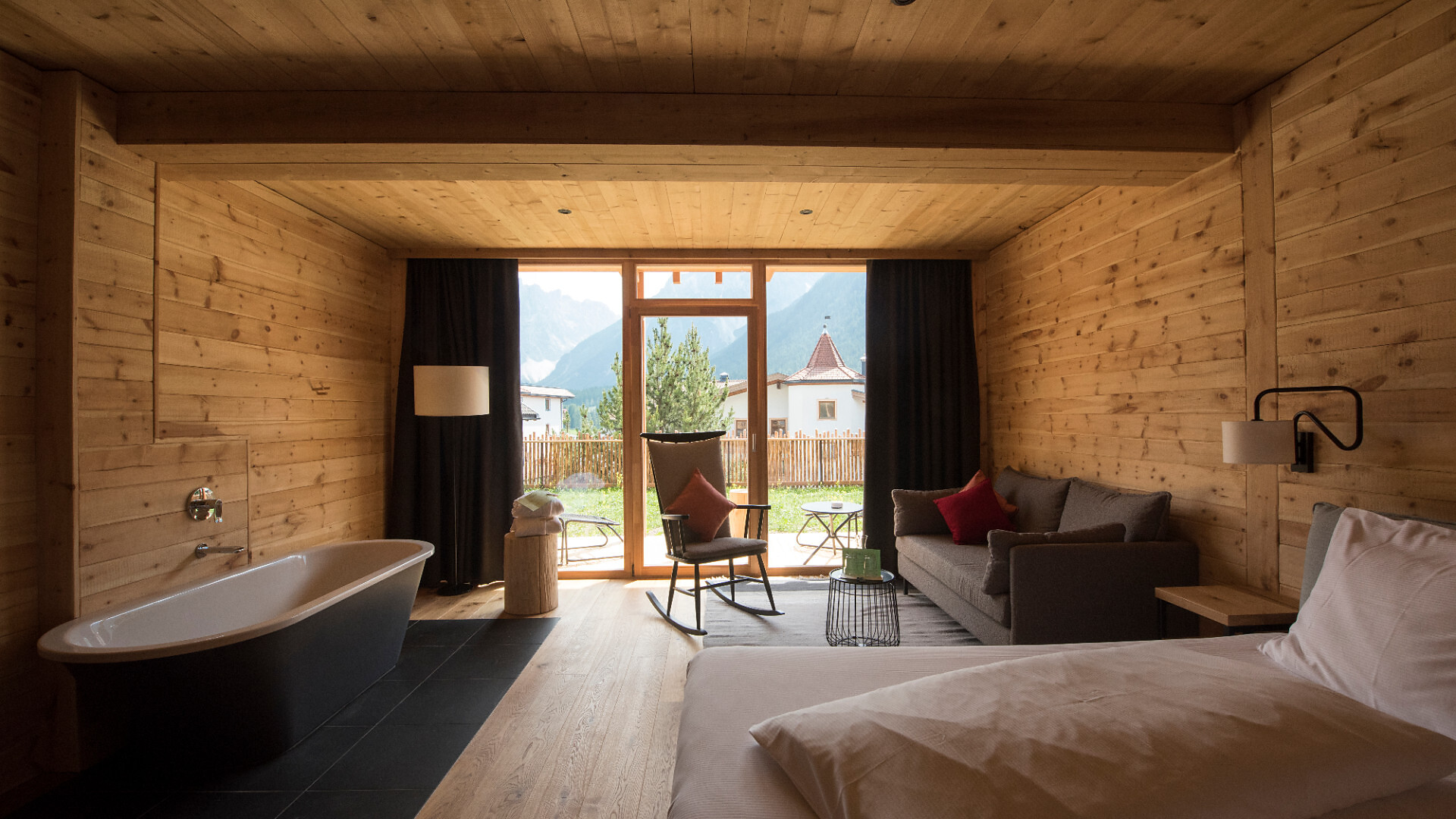 camera Zirbenchalet romantic 35m² - #4 - Berghotel - Sesto - Regione dolomitica 3 Cime - suedtirol.info