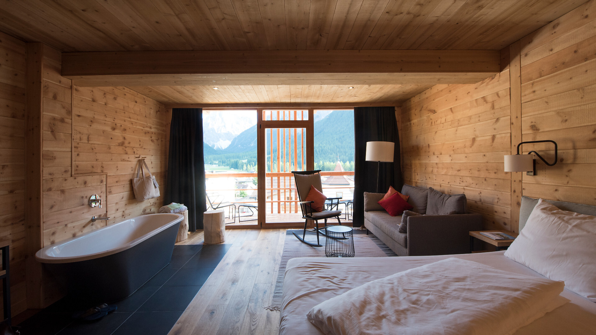 camera Zirbenchalet romantic 35m² - #1 - Berghotel - Sesto - Regione dolomitica 3 Cime - suedtirol.info