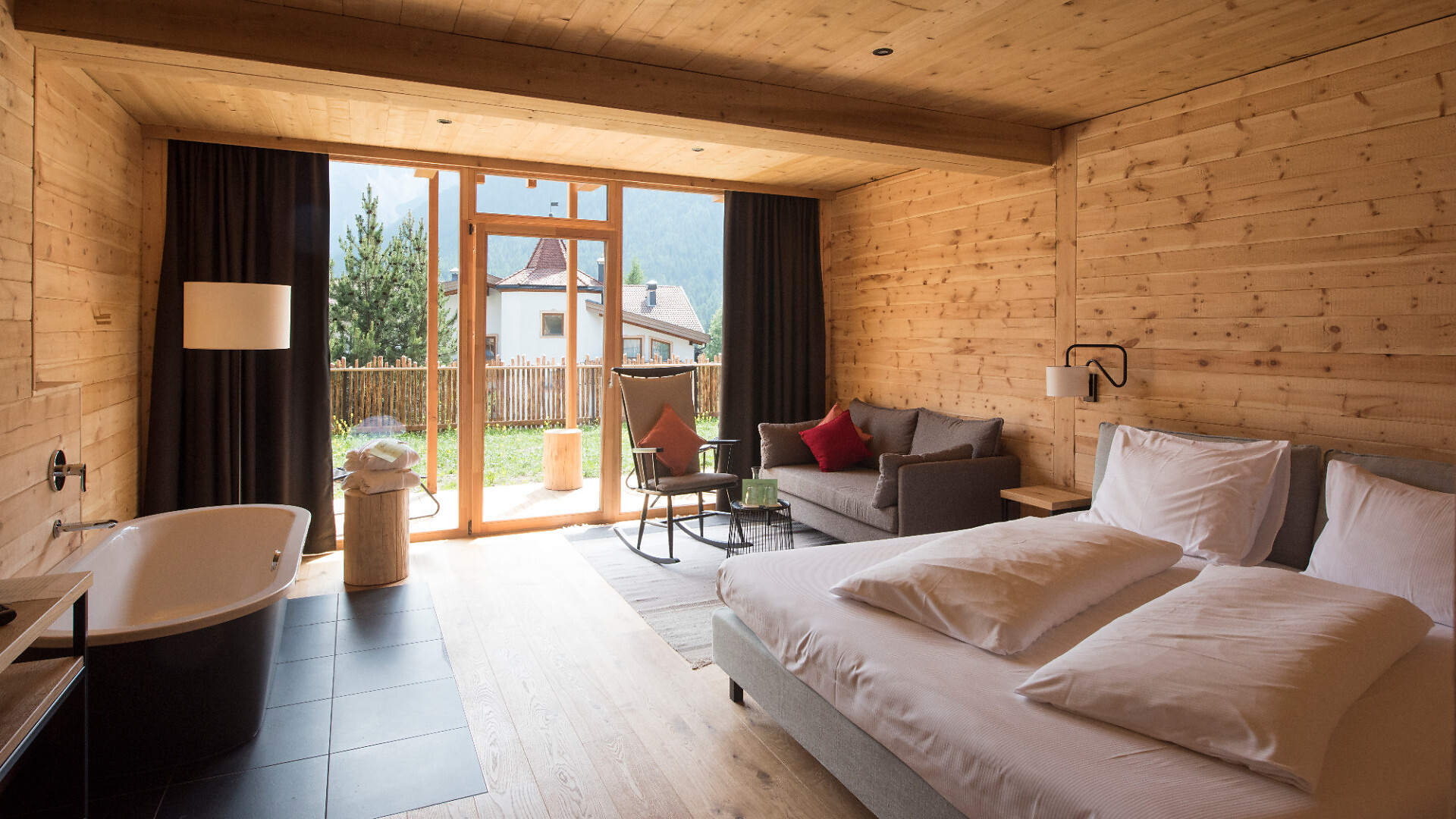 camera Zirbenchalet romantic 35m² a pianoterra - #1 - Berghotel - Sesto - Regione dolomitica 3 Cime - suedtirol.info