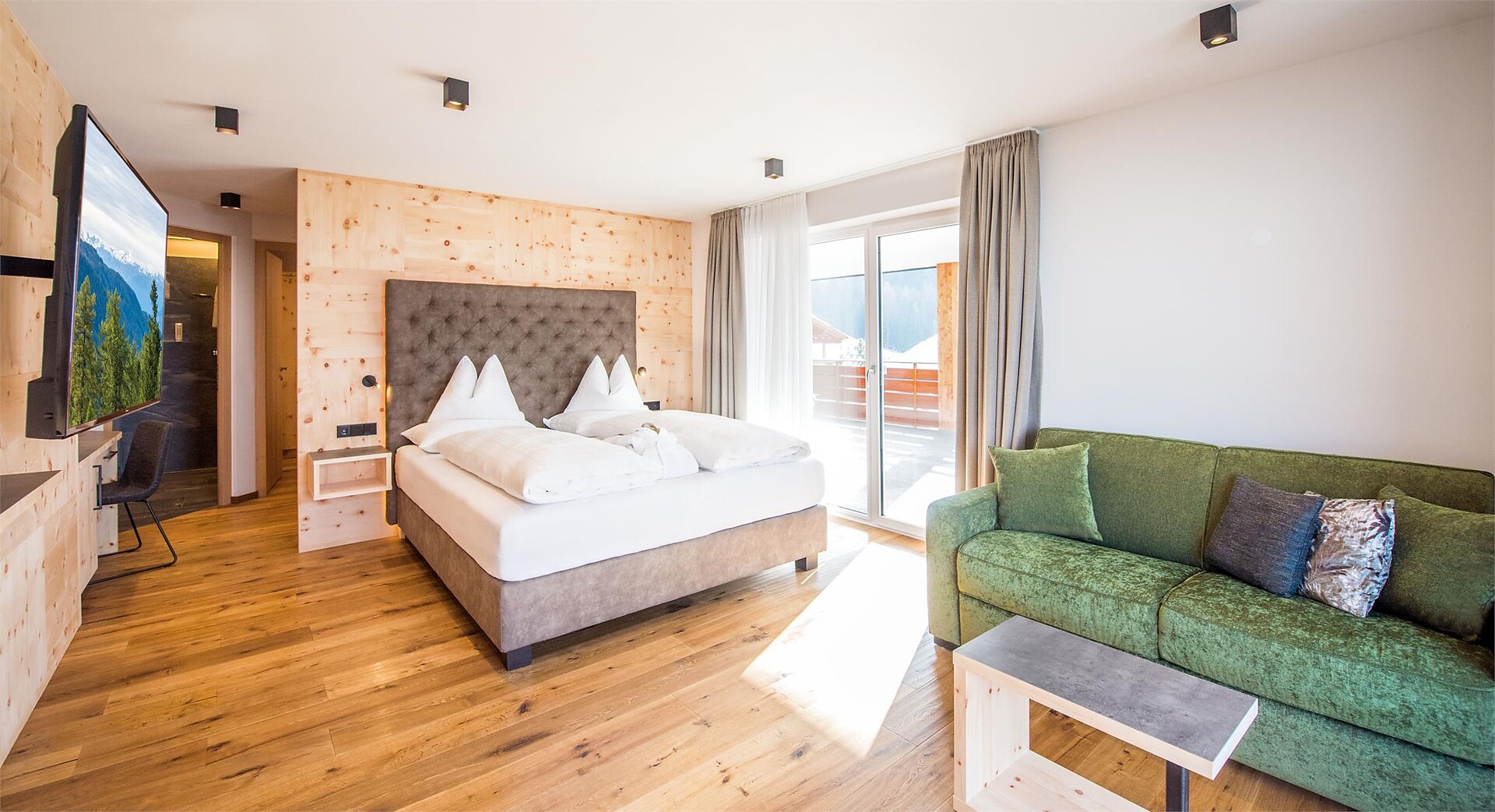 Zimmer Suite "Zirbe" - #1 - DAS ROYAL - Dolomitenregion Eggental - suedtirol.info